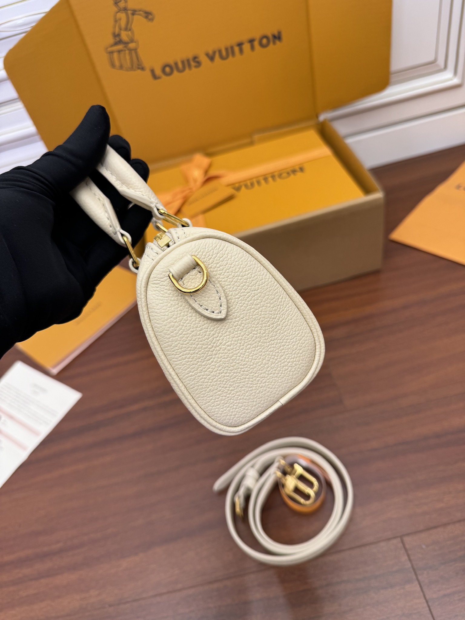 特级  LOUIS VUITTON 路易威登 Speedy Nano可拆卸 可调节  压花图案 牛皮革 斜挎包 单肩包 手提包 超迷你 粉色 M81913