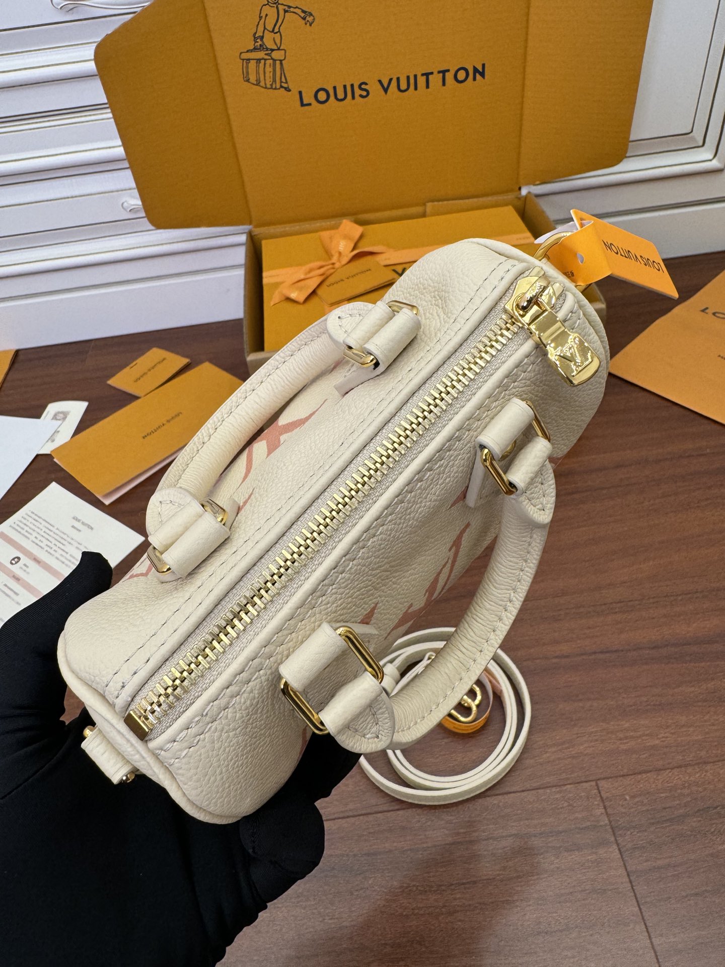 特级  LOUIS VUITTON 路易威登 Speedy Nano可拆卸 可调节  压花图案 牛皮革 斜挎包 单肩包 手提包 超迷你 粉色 M81913