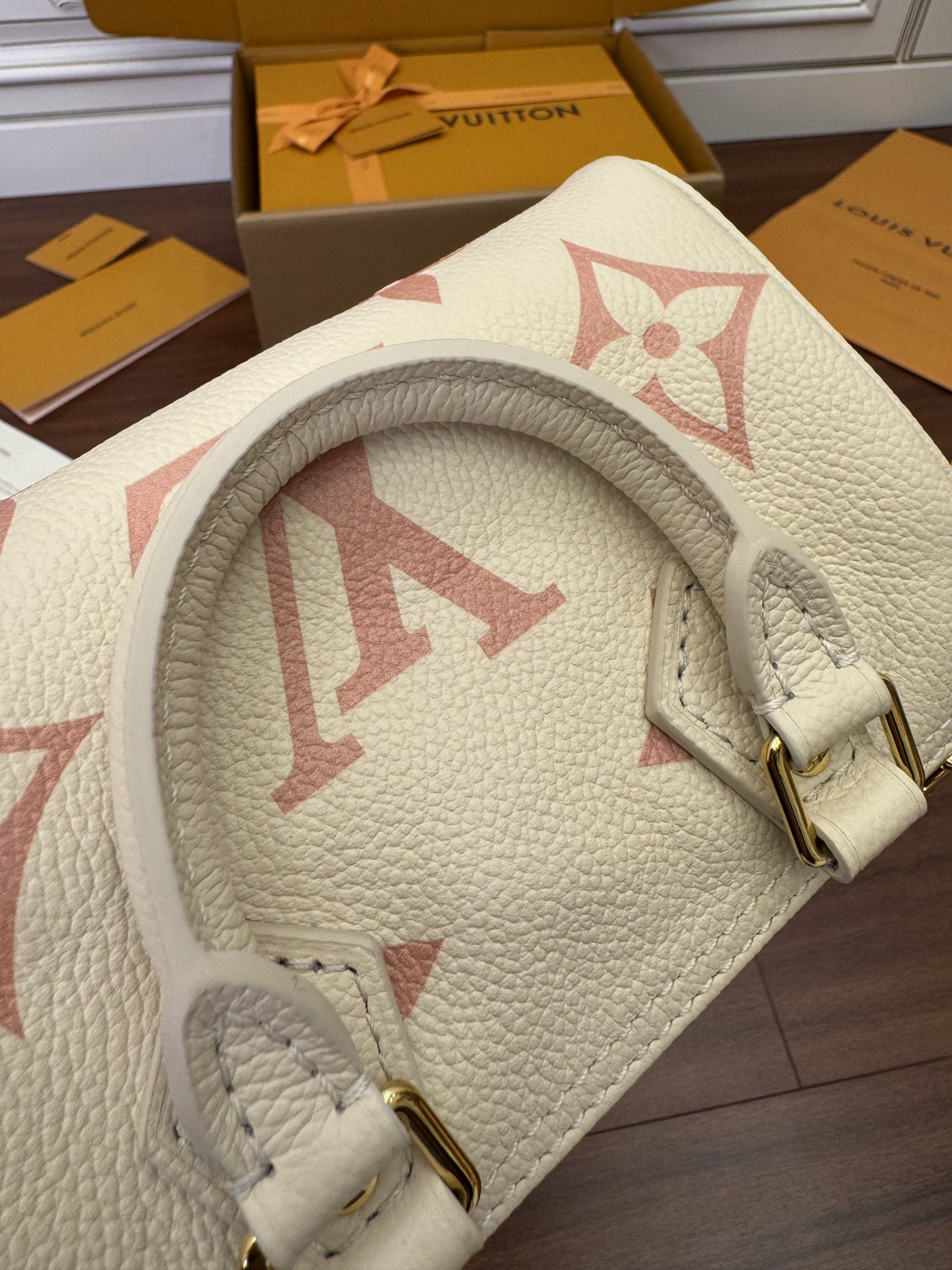 特级  LOUIS VUITTON 路易威登 Speedy Nano可拆卸 可调节  压花图案 牛皮革 斜挎包 单肩包 手提包 超迷你 粉色 M81913