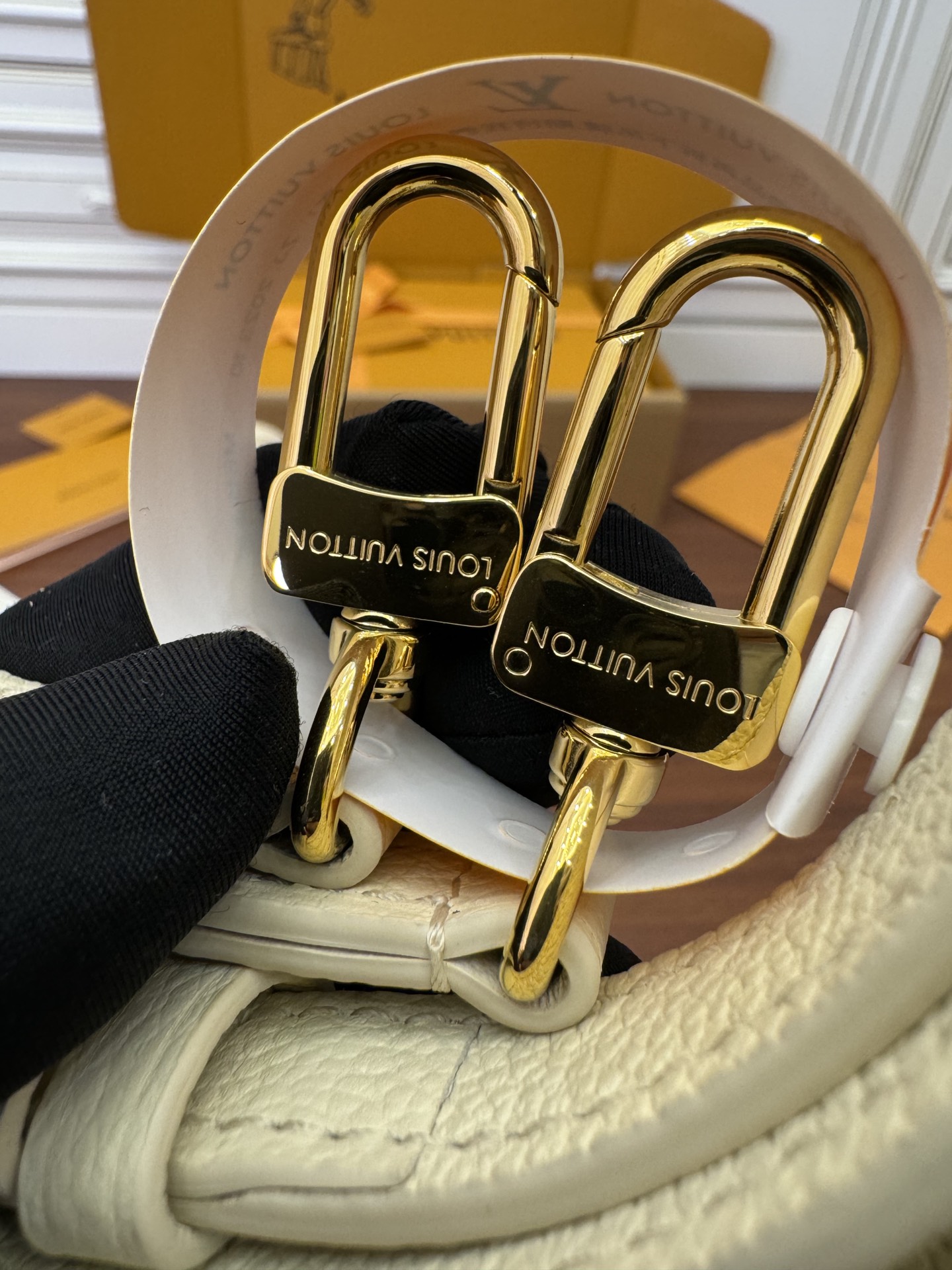 特级  LOUIS VUITTON 路易威登 Speedy Nano可拆卸 可调节  压花图案 牛皮革 斜挎包 单肩包 手提包 超迷你 粉色 M81913