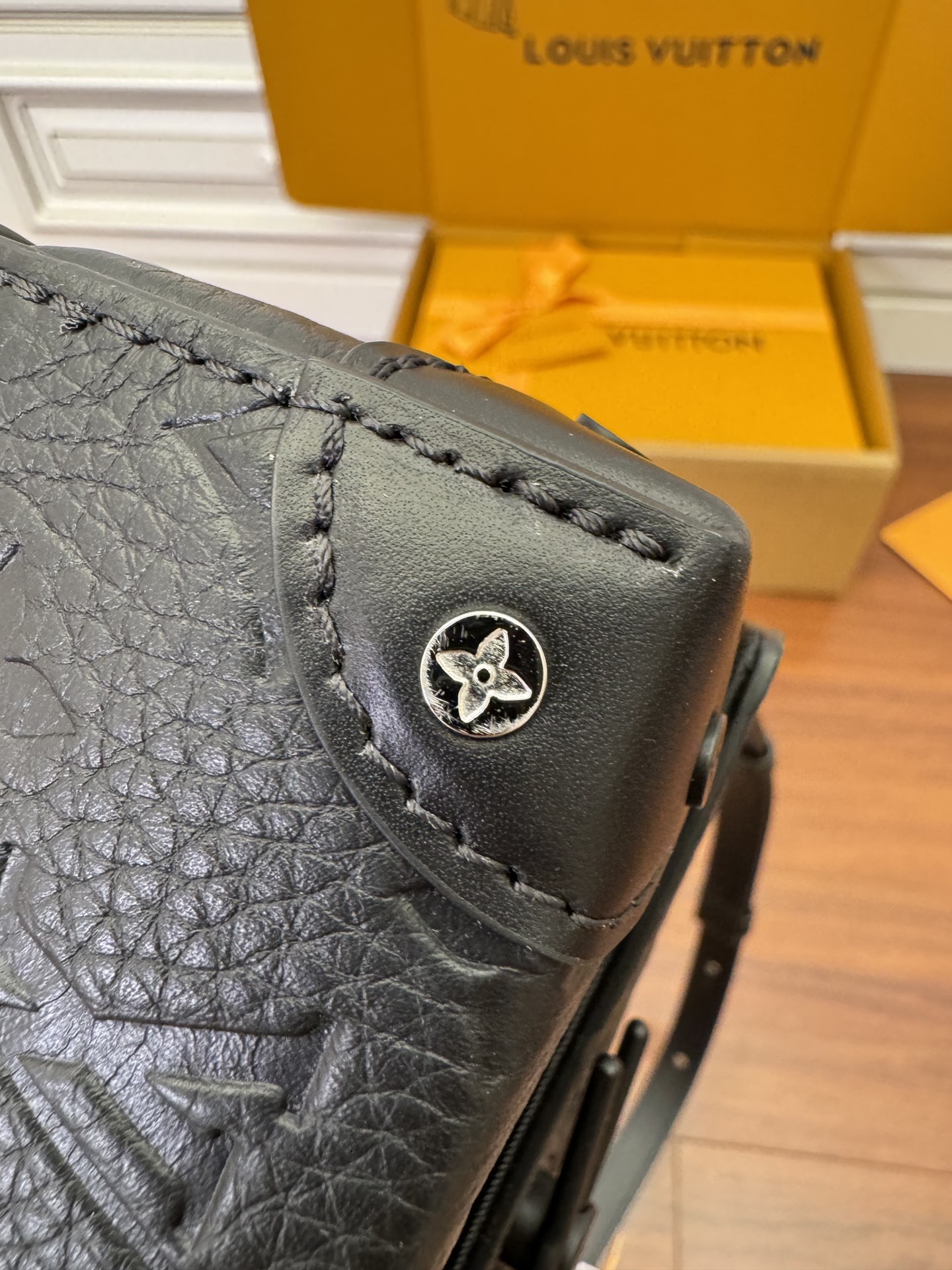 特级  LOUIS VUITTON 路易威登 Steamer老花 锁扣 压纹  牛皮革 斜挎包 单肩包 手提包 迷你 黑色 M81746