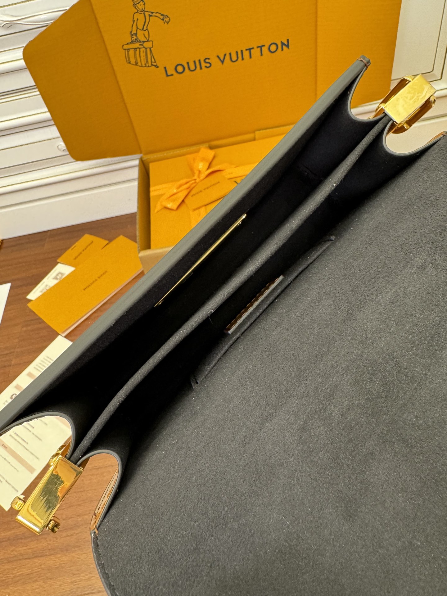  特级  LOUIS VUITTON 路易威登 Dauphine EAST WEST   牛皮革 斜挎包 单肩包 手提包 棕色 M46757