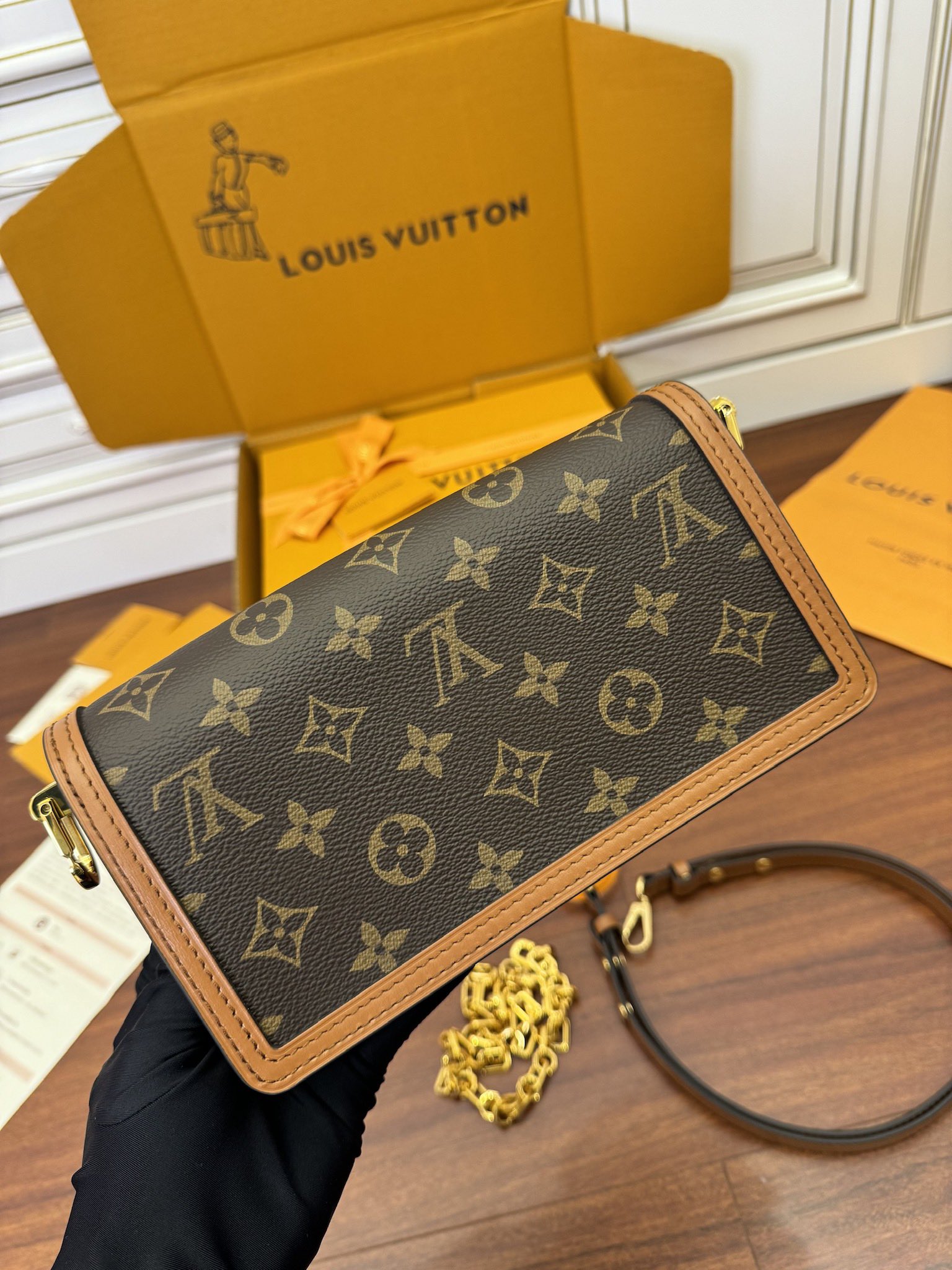  特级  LOUIS VUITTON 路易威登 Dauphine EAST WEST   牛皮革 斜挎包 单肩包 手提包 棕色 M46757