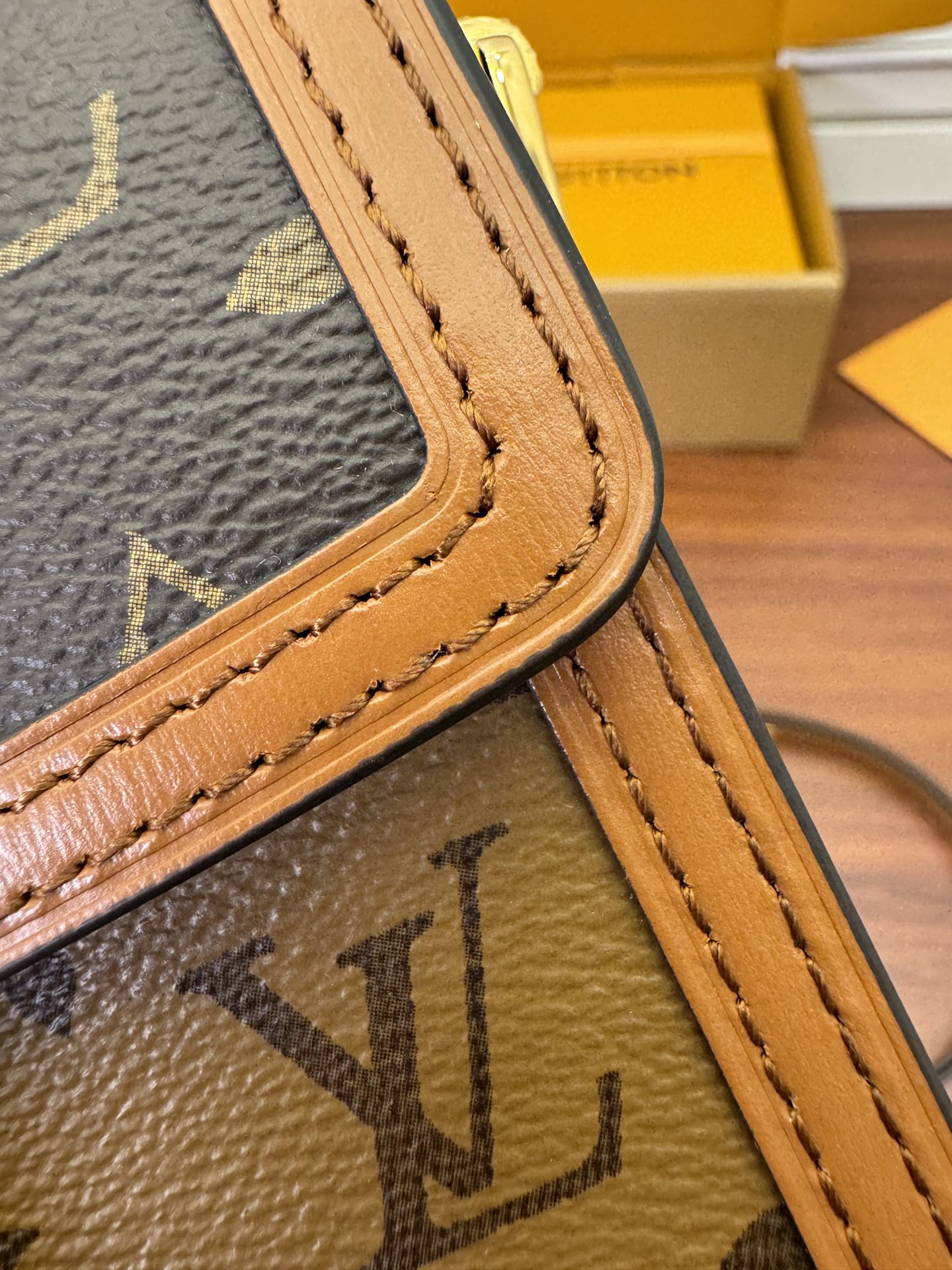  特级  LOUIS VUITTON 路易威登 Dauphine EAST WEST   牛皮革 斜挎包 单肩包 手提包 棕色 M46757