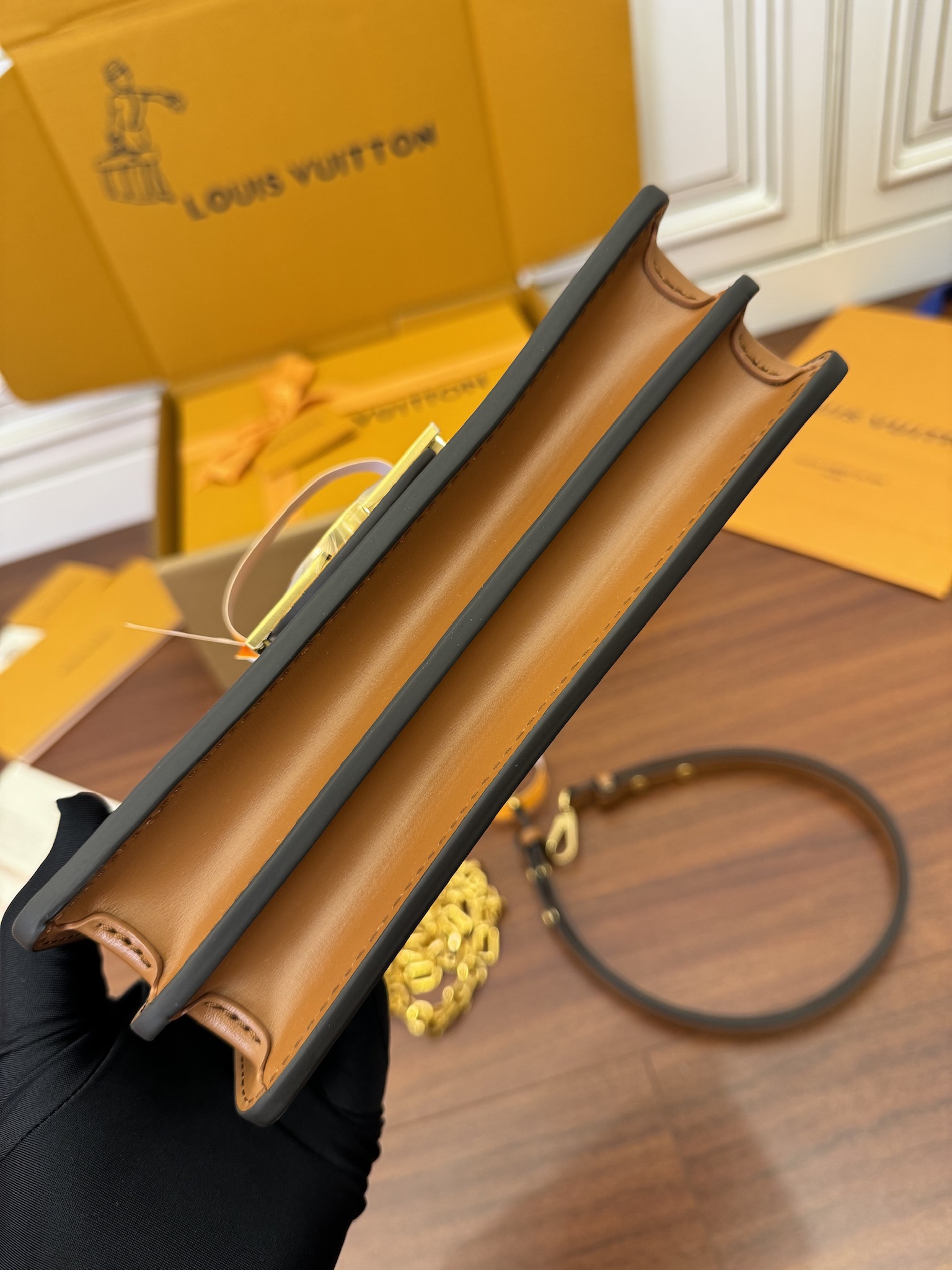  特级  LOUIS VUITTON 路易威登 Dauphine EAST WEST   牛皮革 斜挎包 单肩包 手提包 棕色 M46757