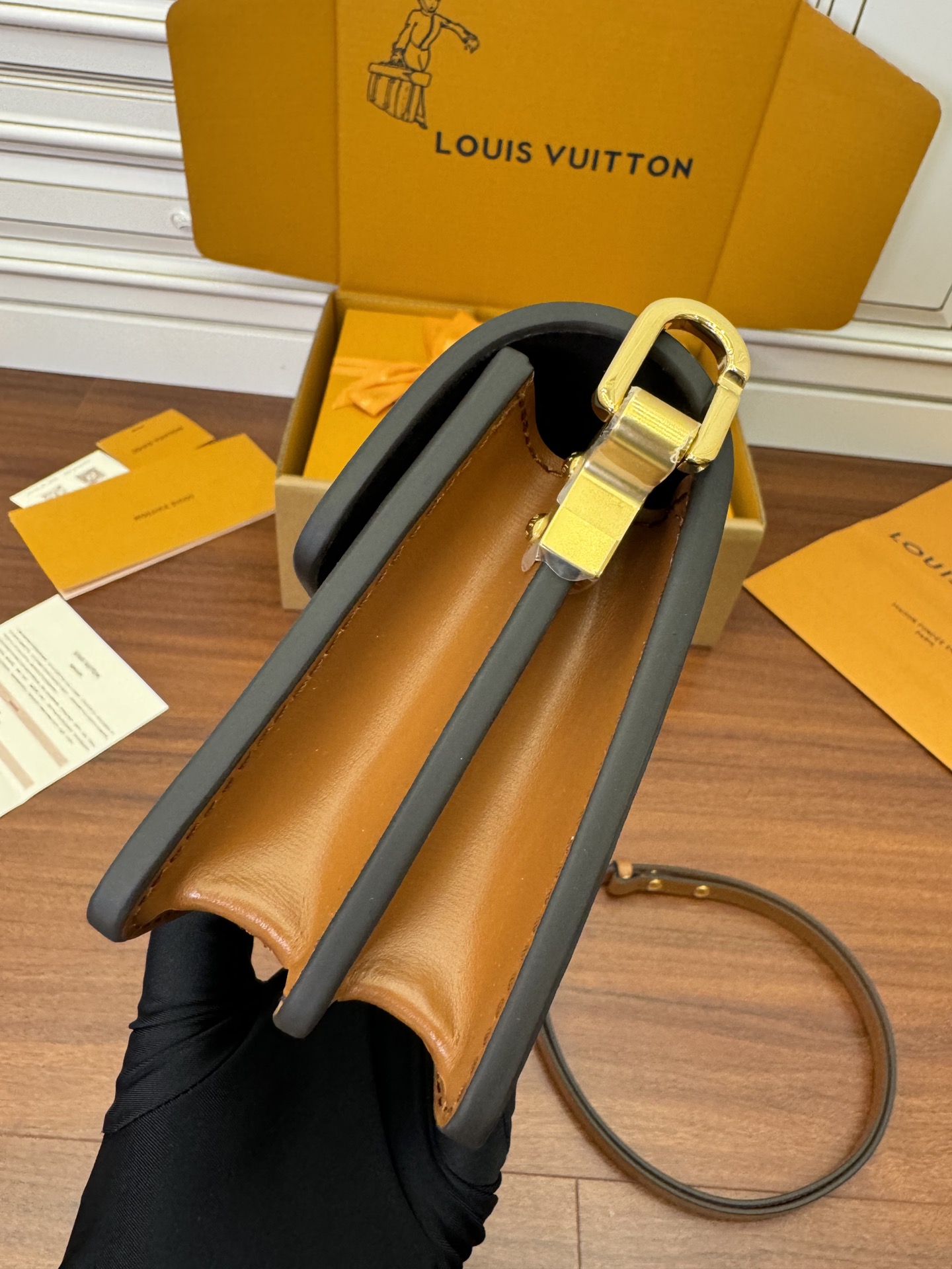  特级  LOUIS VUITTON 路易威登 Dauphine EAST WEST   牛皮革 斜挎包 单肩包 手提包 棕色 M46757