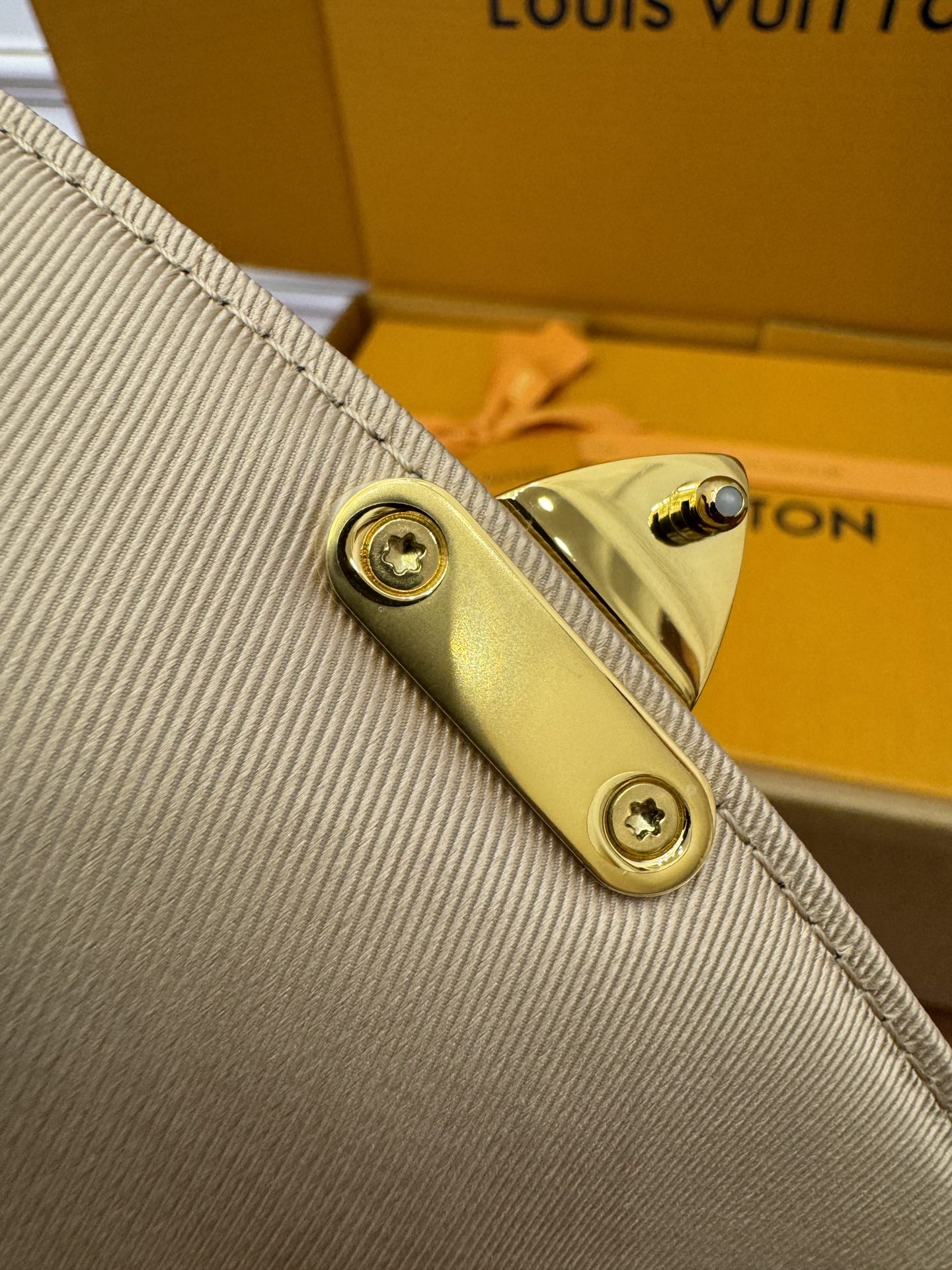 特级  LOUIS VUITTON 路易威登 Wallet On Chain Metis 可拆卸链条Slock 压纹粒面 牛皮革 斜挎包 单肩包 手提包 奶白色 M82836