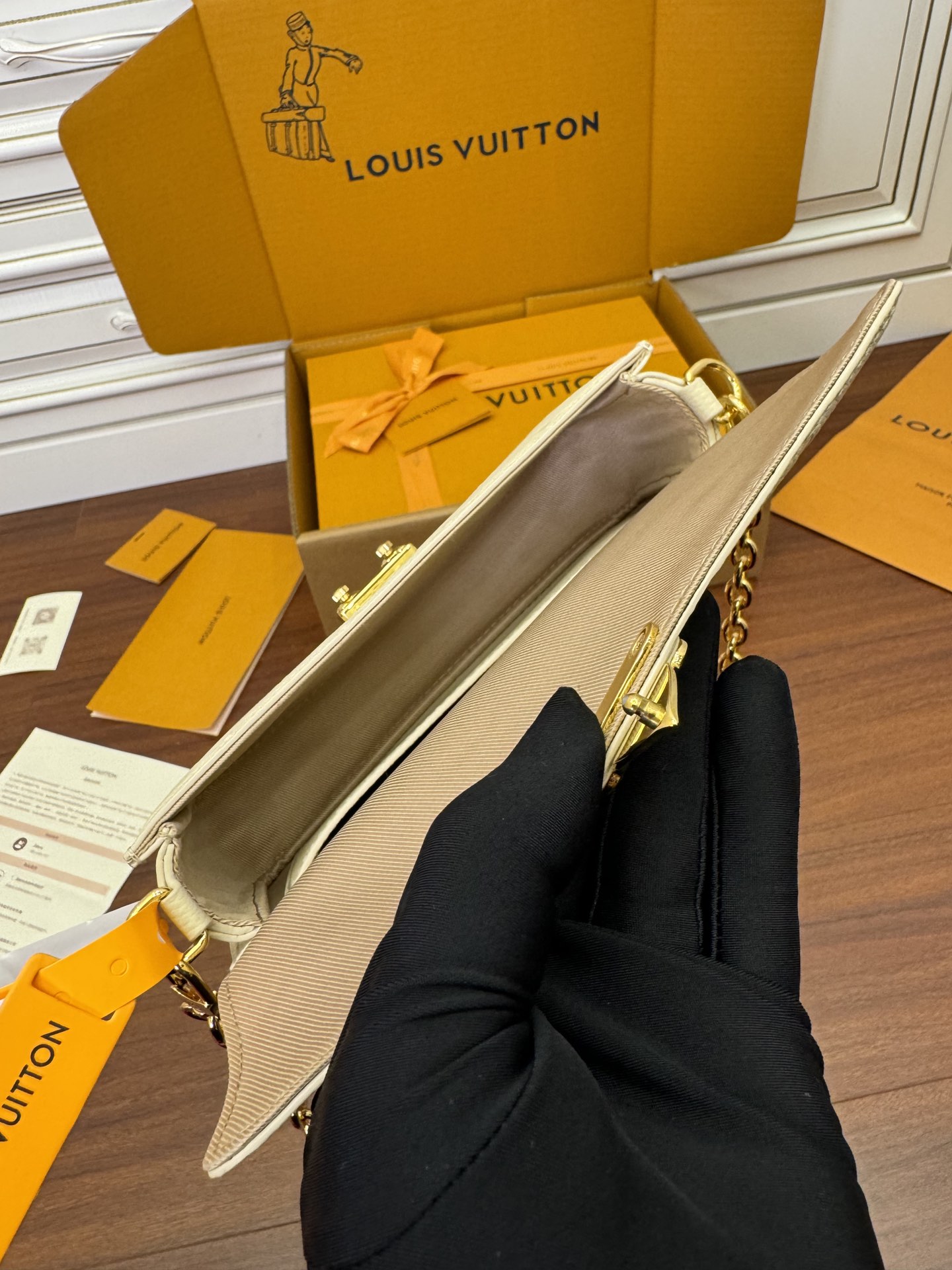 特级  LOUIS VUITTON 路易威登 Wallet On Chain Metis 可拆卸链条Slock 压纹粒面 牛皮革 斜挎包 单肩包 手提包 奶白色 M82836