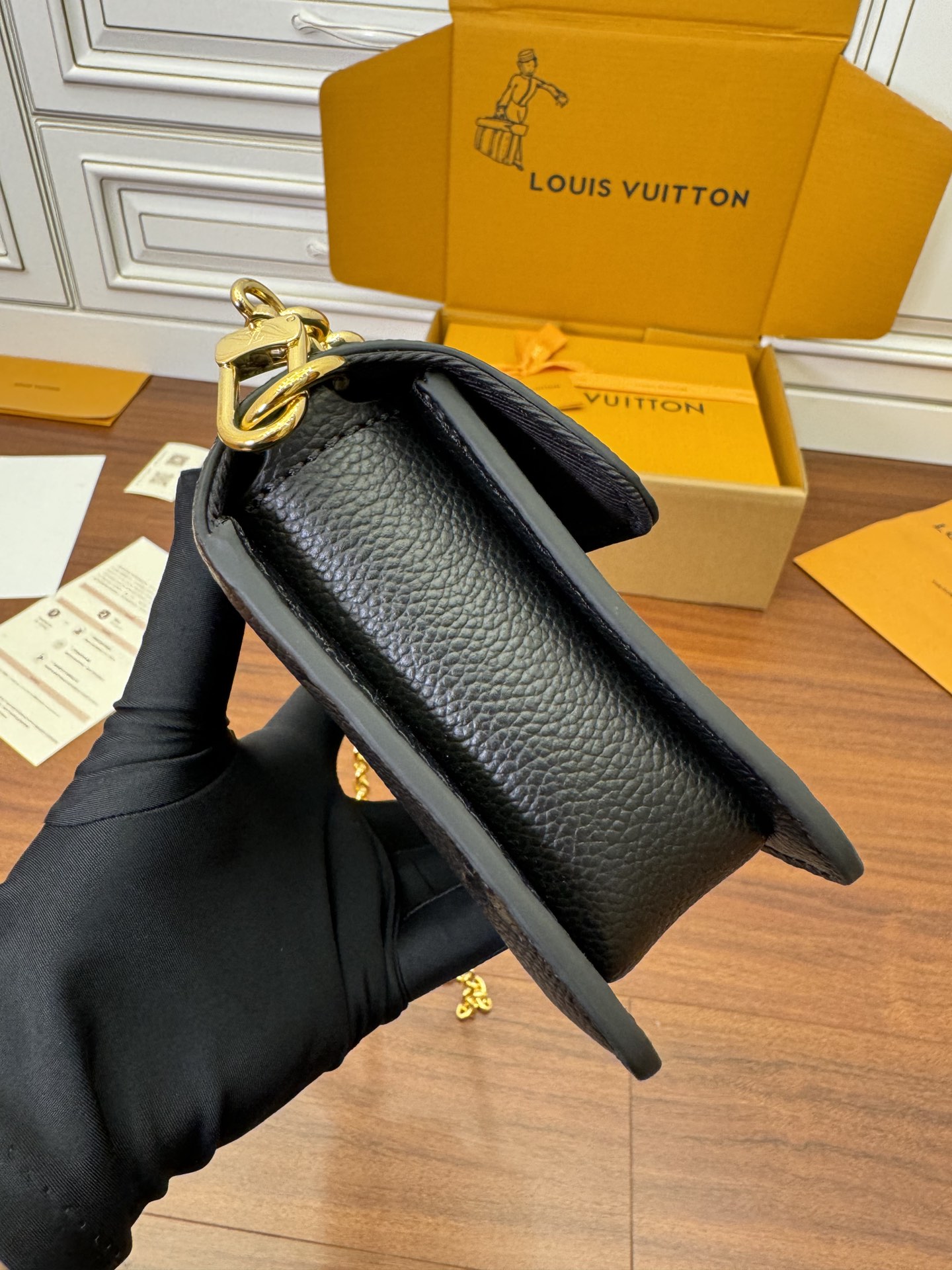 特级  LOUIS VUITTON 路易威登 Wallet On Chain Metis 可拆卸链条Slock 压纹粒面 牛皮革 斜挎包 单肩包 手提包 黑色 M82637