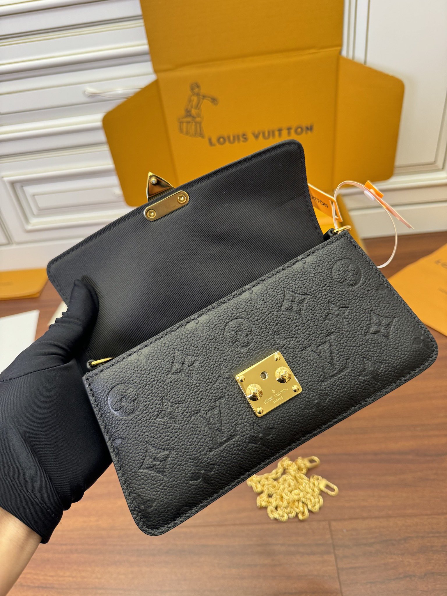 特级  LOUIS VUITTON 路易威登 Wallet On Chain Metis 可拆卸链条Slock 压纹粒面 牛皮革 斜挎包 单肩包 手提包 黑色 M82637