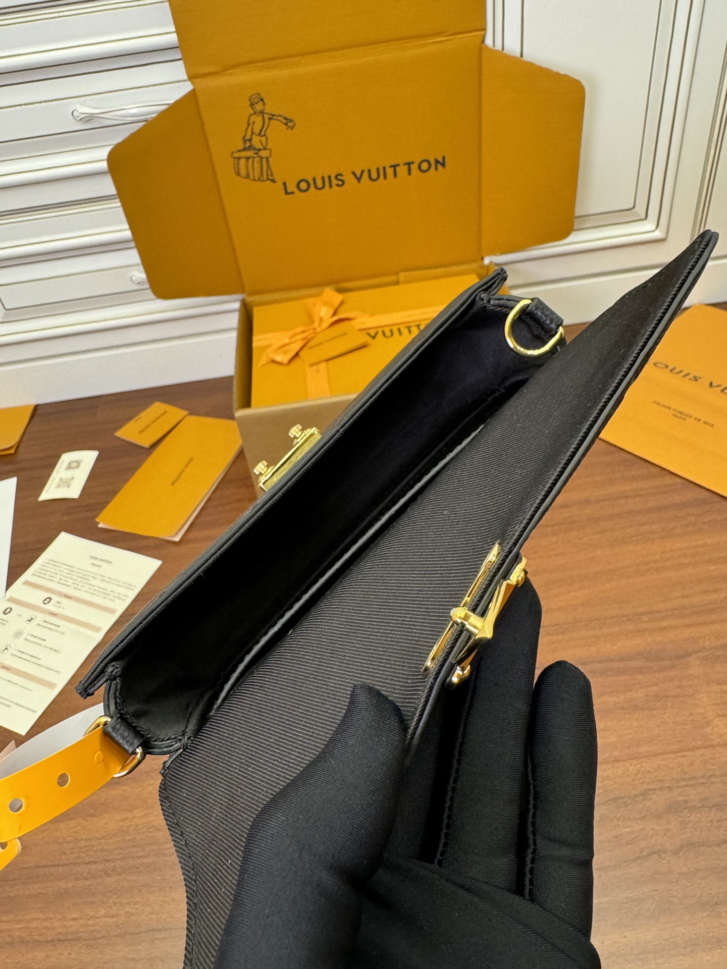  特级  LOUIS VUITTON 路易威登 Wallet On Chain Metis 可拆卸链条Slock 压纹粒面 牛皮革 斜挎包 单肩包 手提包 黑色 M82637