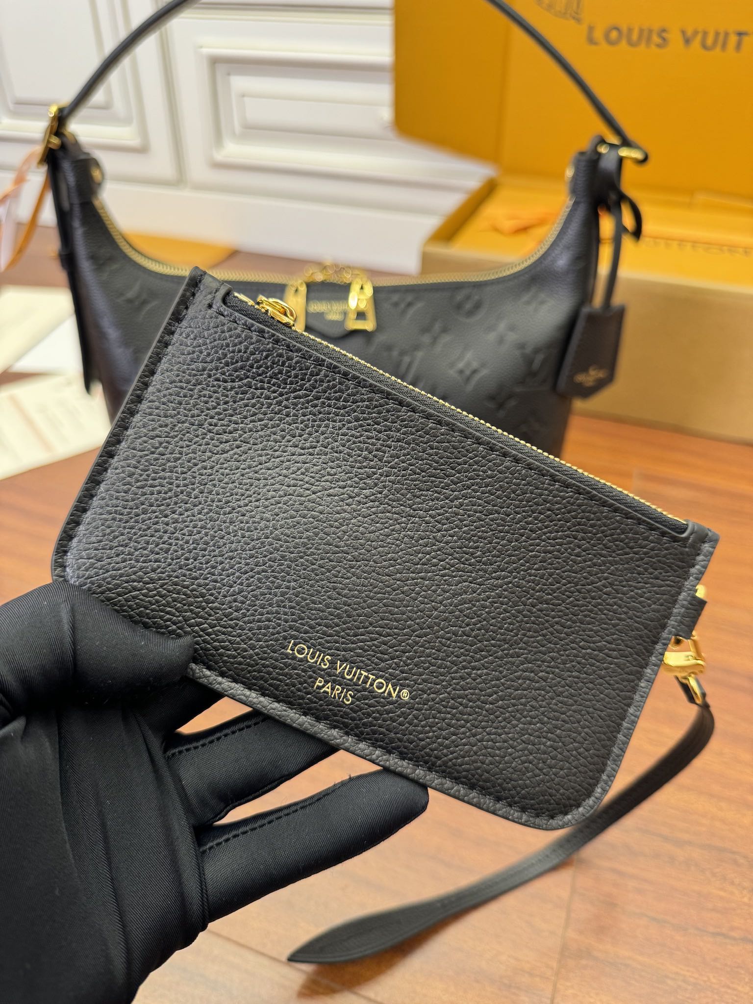  特级  LOUIS VUITTON 路易威登Sac Sport 可调节肩带 拉链开合 压花  牛皮革 斜挎包 单肩包 手提包 黑色 M46610