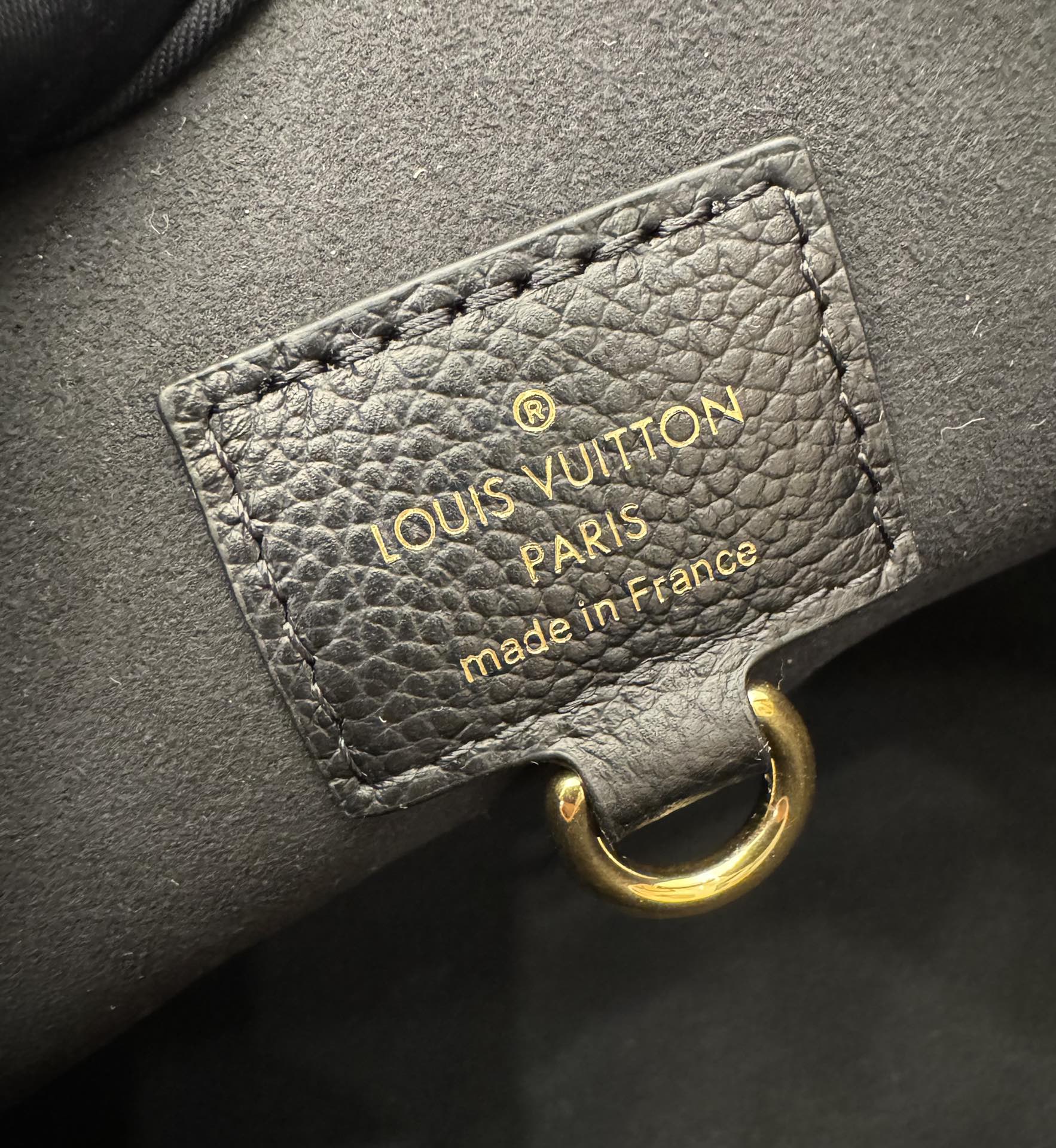  特级  LOUIS VUITTON 路易威登Sac Sport 可调节肩带 拉链开合 压花  牛皮革 斜挎包 单肩包 手提包 黑色 M46610