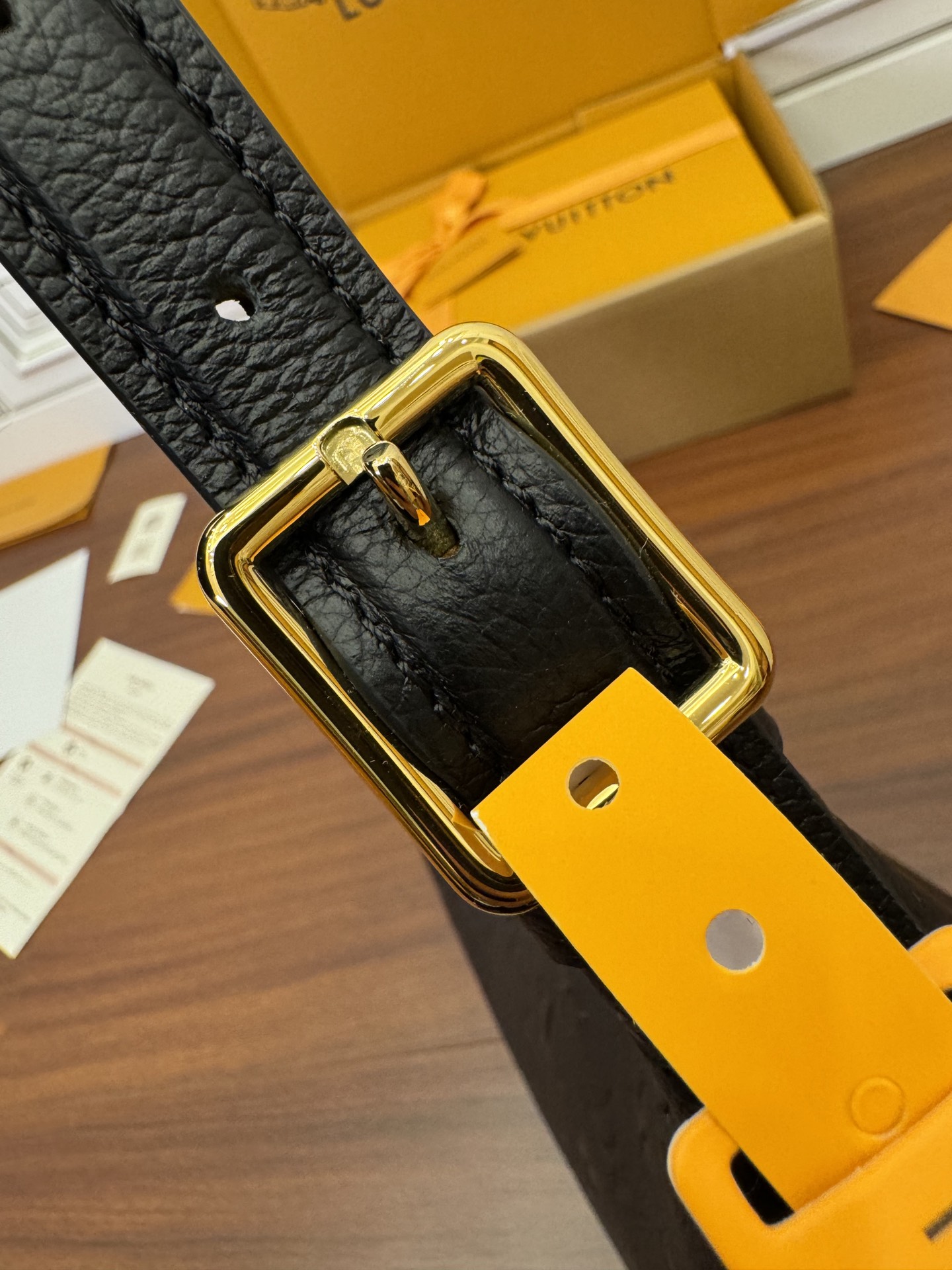  特级  LOUIS VUITTON 路易威登Sac Sport 可调节肩带 拉链开合 压花  牛皮革 斜挎包 单肩包 手提包 黑色 M46610