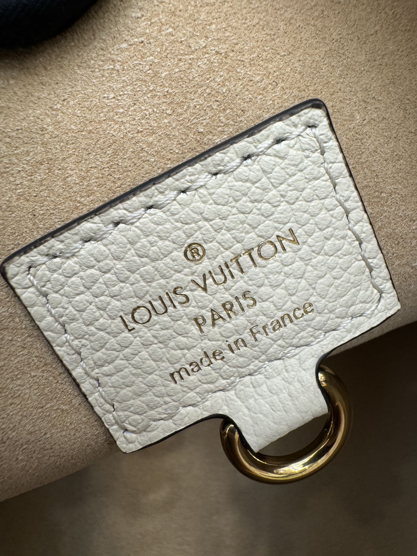 特级  LOUIS VUITTON 路易威登Sac Sport 可调节肩带 拉链开合 压花  牛皮革 斜挎包 单肩包 手提包 奶白色 M46609