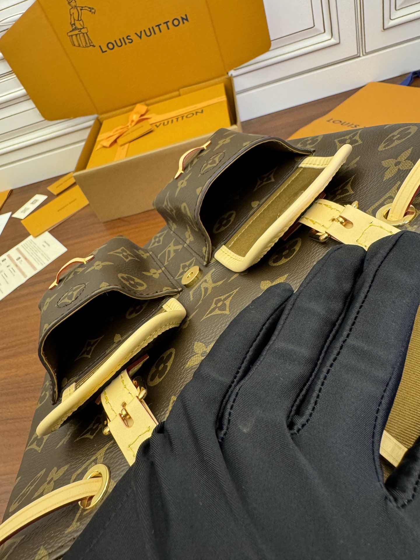  特级  LOUIS VUITTON 路易威登 EXCURSION 可拆卸链条 抽绳开合 压花  牛皮革 斜挎包 单肩包 双肩包 手提包 小号 棕色 M46932