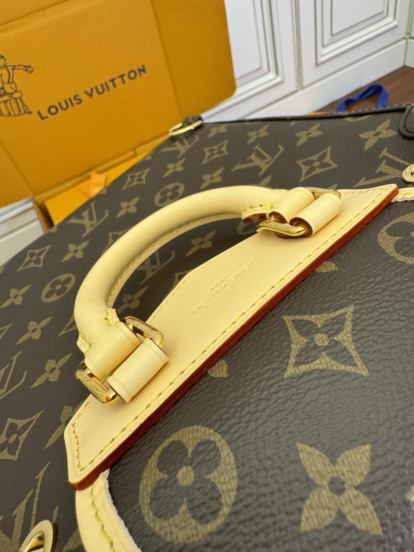  特级  LOUIS VUITTON 路易威登 EXCURSION 可拆卸链条 抽绳开合 压花  牛皮革 斜挎包 单肩包 双肩包 手提包 小号 棕色 M46932