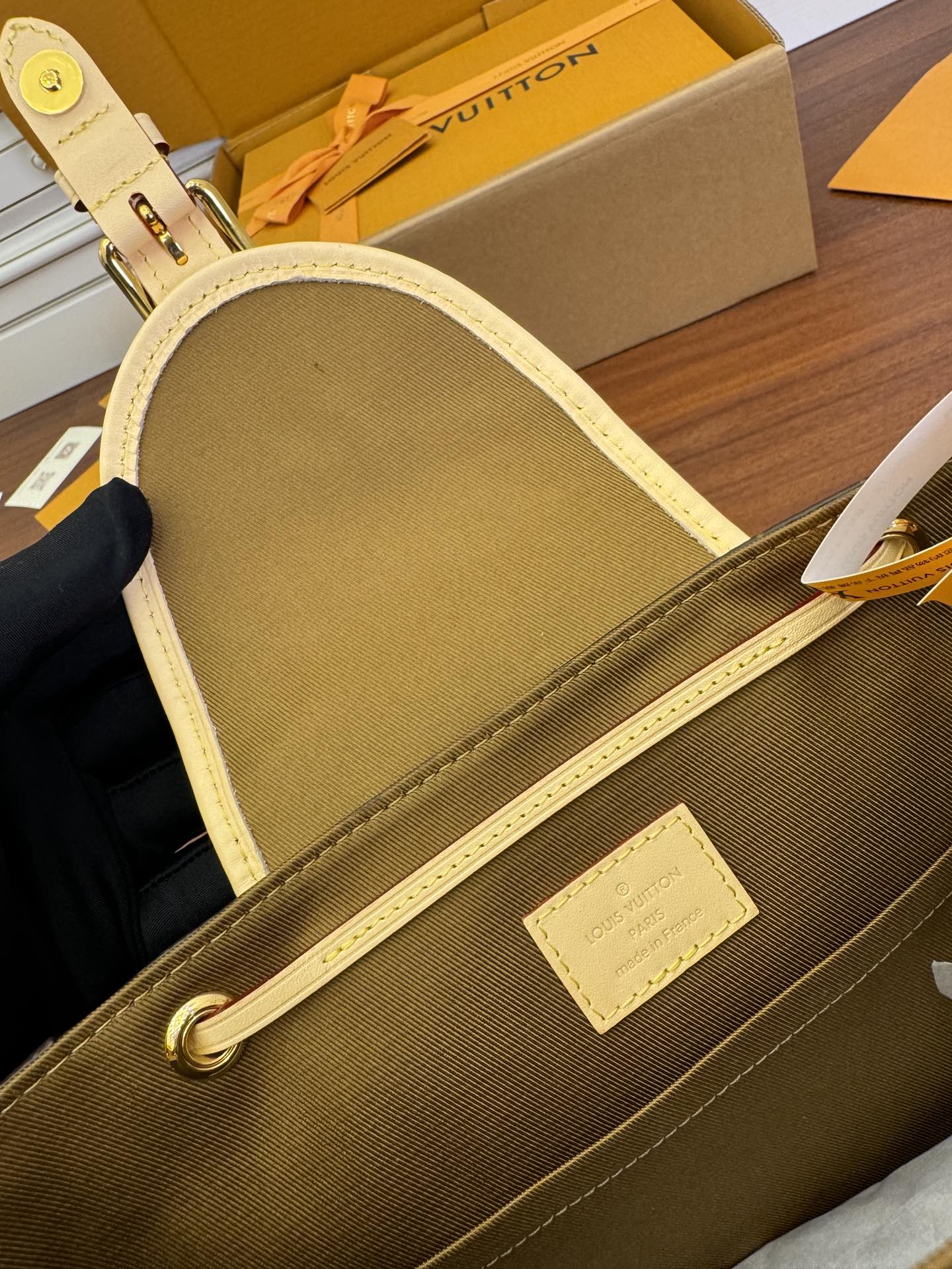  特级  LOUIS VUITTON 路易威登 EXCURSION 可拆卸链条 抽绳开合 压花  牛皮革 斜挎包 单肩包 双肩包 手提包 小号 棕色 M46932