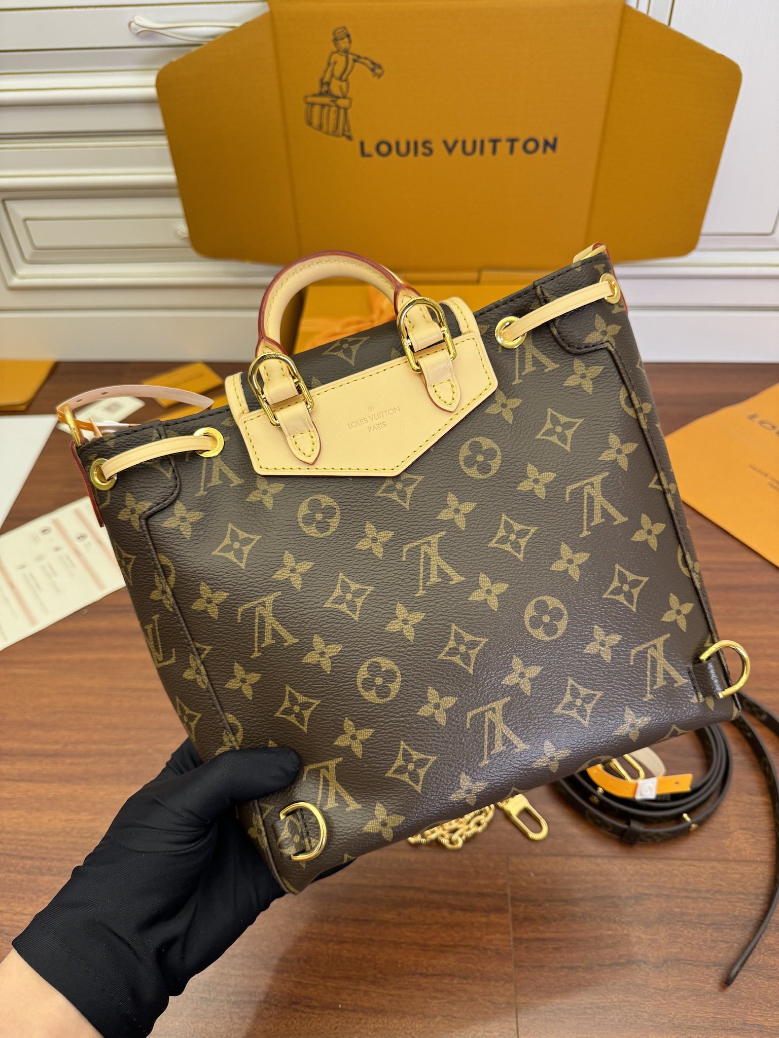  特级  LOUIS VUITTON 路易威登 EXCURSION 可拆卸链条 抽绳开合 压花  牛皮革 斜挎包 单肩包 双肩包 手提包 小号 棕色 M46932