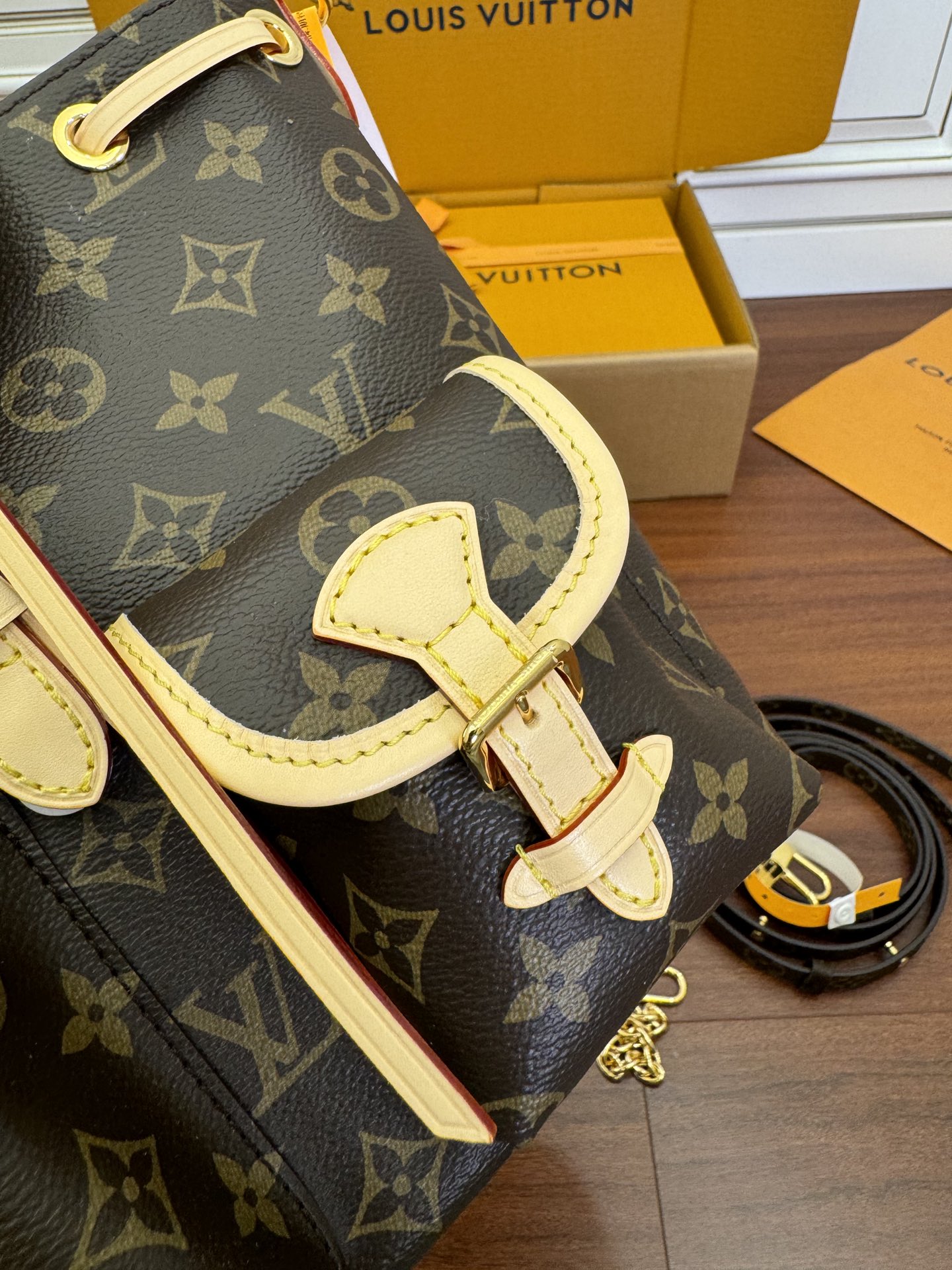  特级  LOUIS VUITTON 路易威登 EXCURSION 可拆卸链条 抽绳开合 压花  牛皮革 斜挎包 单肩包 双肩包 手提包 小号 棕色 M46932