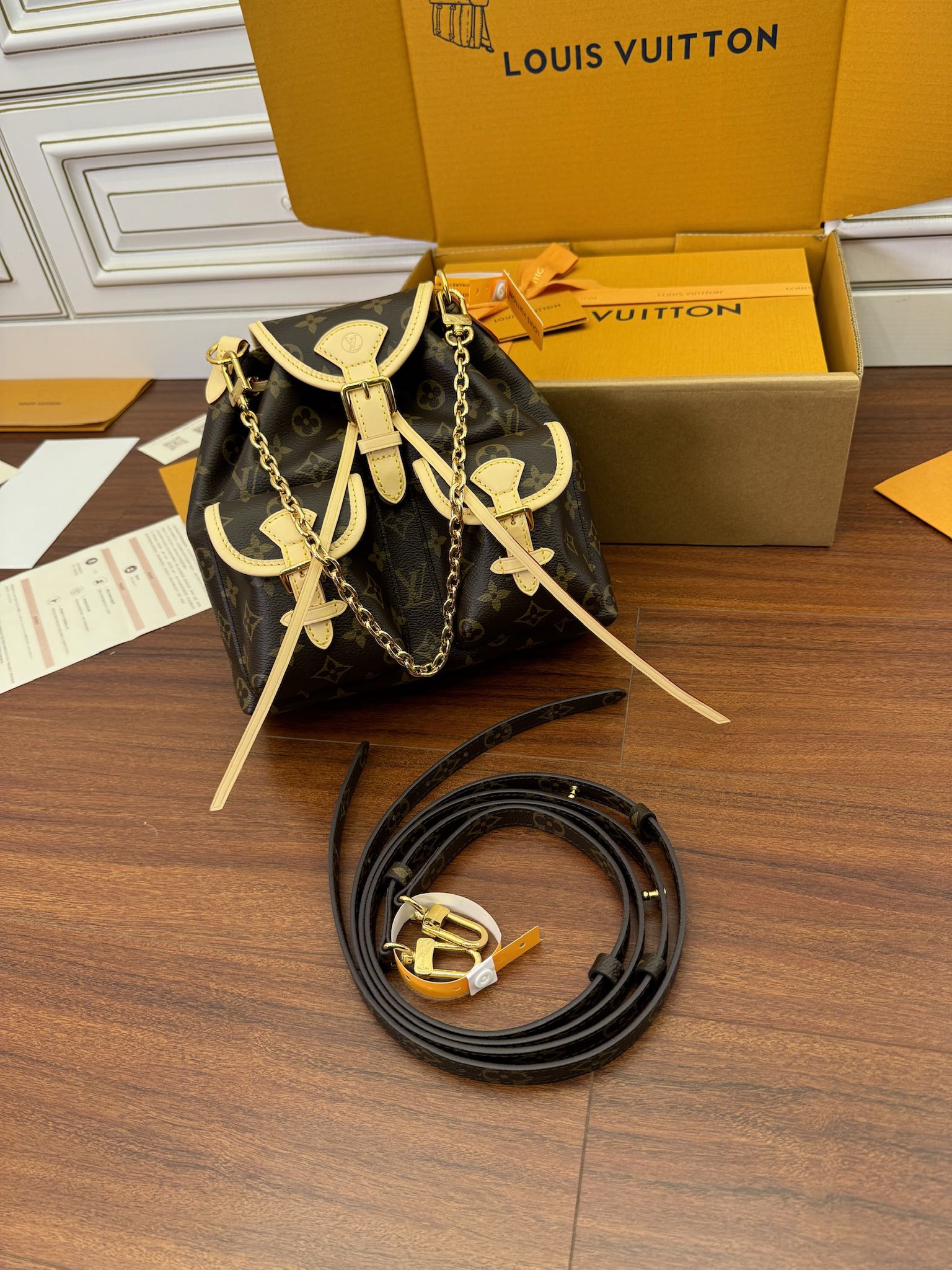  特级  LOUIS VUITTON 路易威登 EXCURSION 可拆卸链条 抽绳开合 压花  牛皮革 斜挎包 单肩包 双肩包 手提包 小号 棕色 M46932