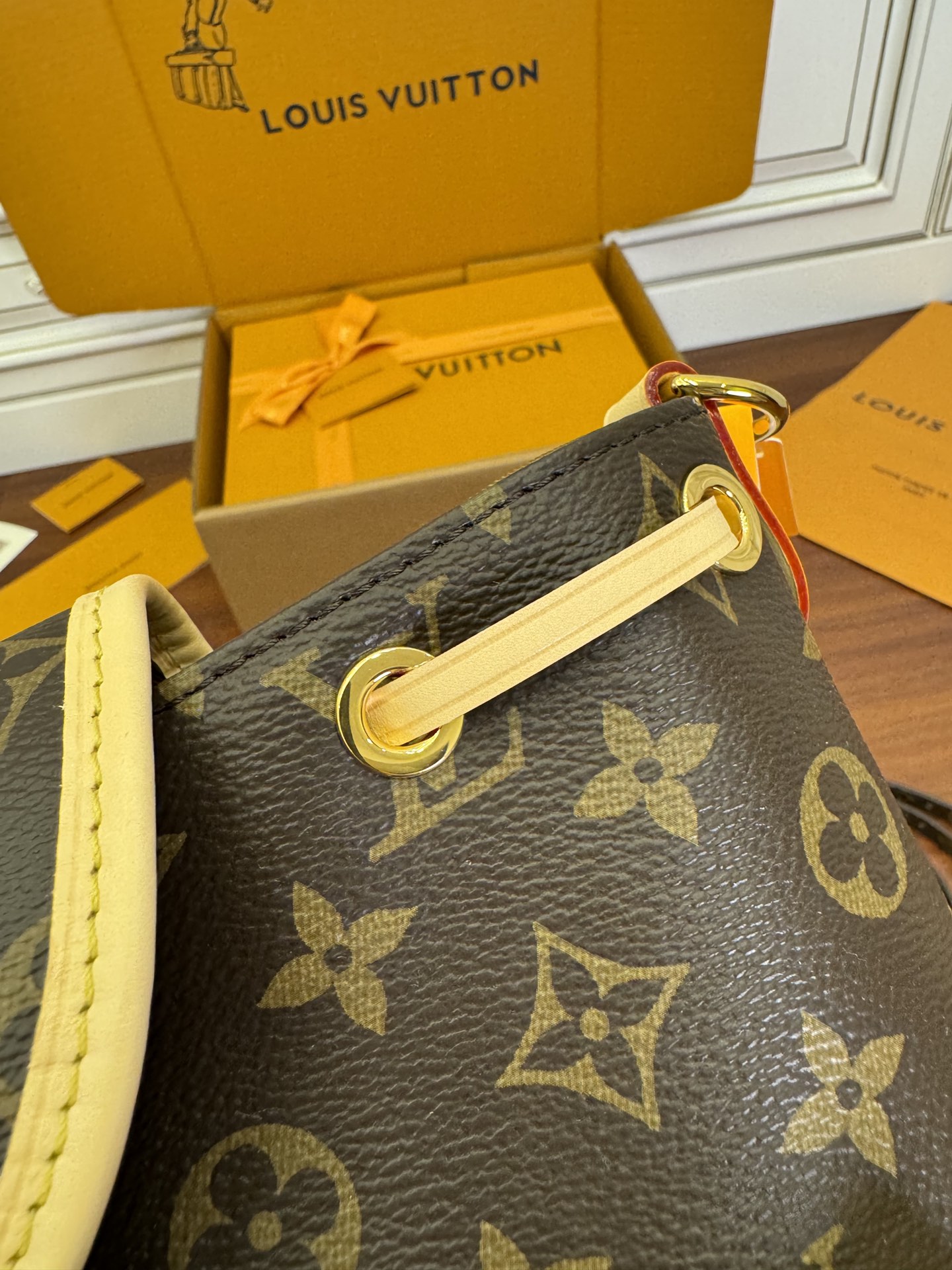  特级  LOUIS VUITTON 路易威登 EXCURSION 可拆卸链条 抽绳开合 压花  牛皮革 斜挎包 单肩包 双肩包 手提包 小号 棕色 M46932