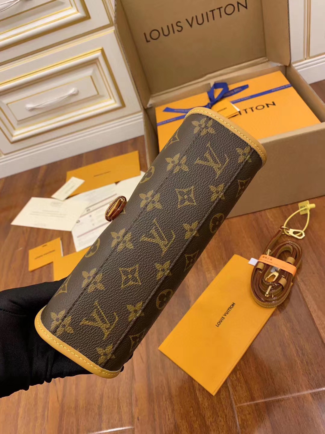  特级  LOUIS VUITTON 路易威登 IVY 可拆卸肩带 可调节   翻盖  牛皮革 斜挎包 单肩包 双肩包 手提包 棕色 M44919