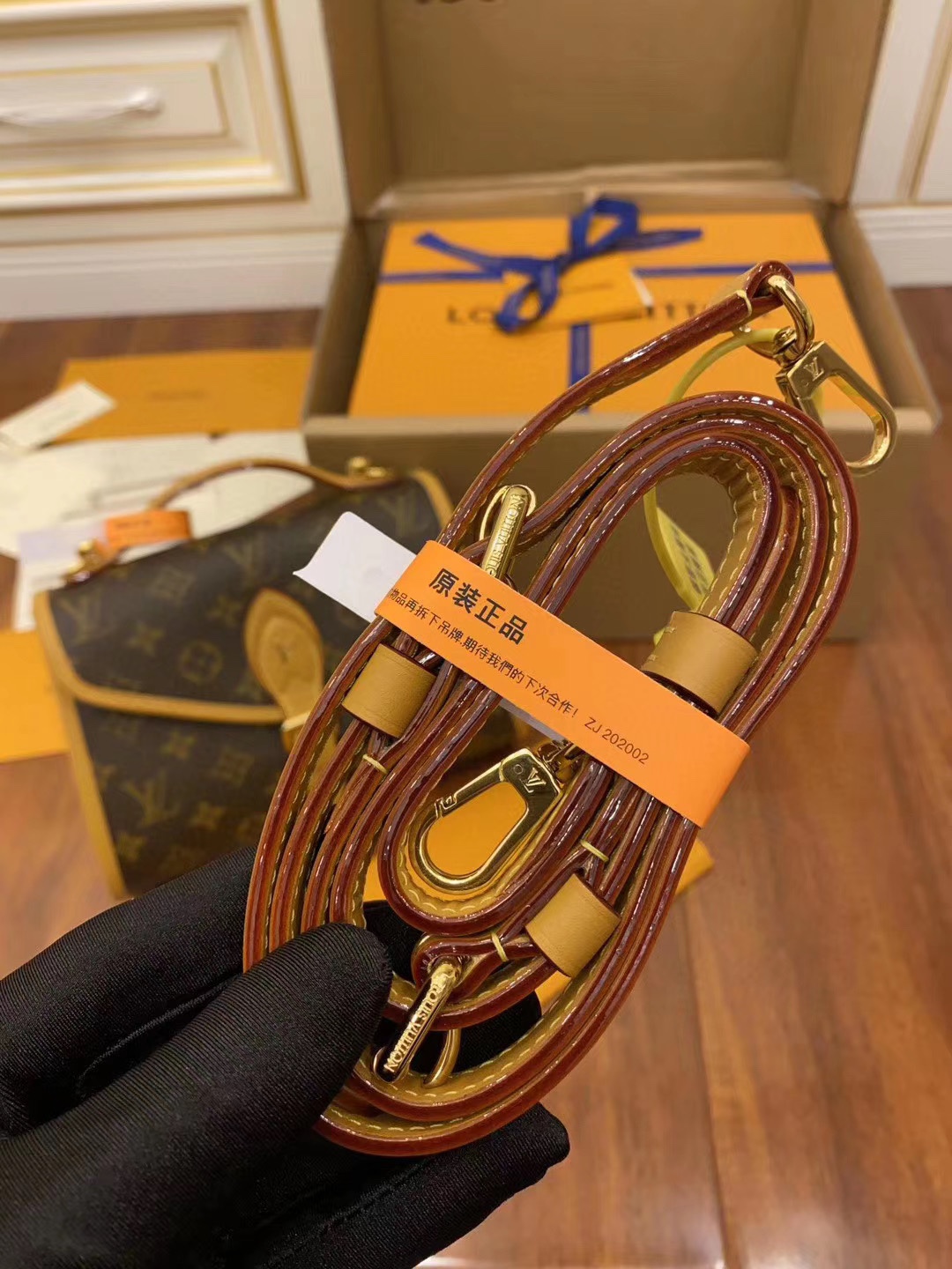  特级  LOUIS VUITTON 路易威登 IVY 可拆卸肩带 可调节   翻盖  牛皮革 斜挎包 单肩包 双肩包 手提包 棕色 M44919