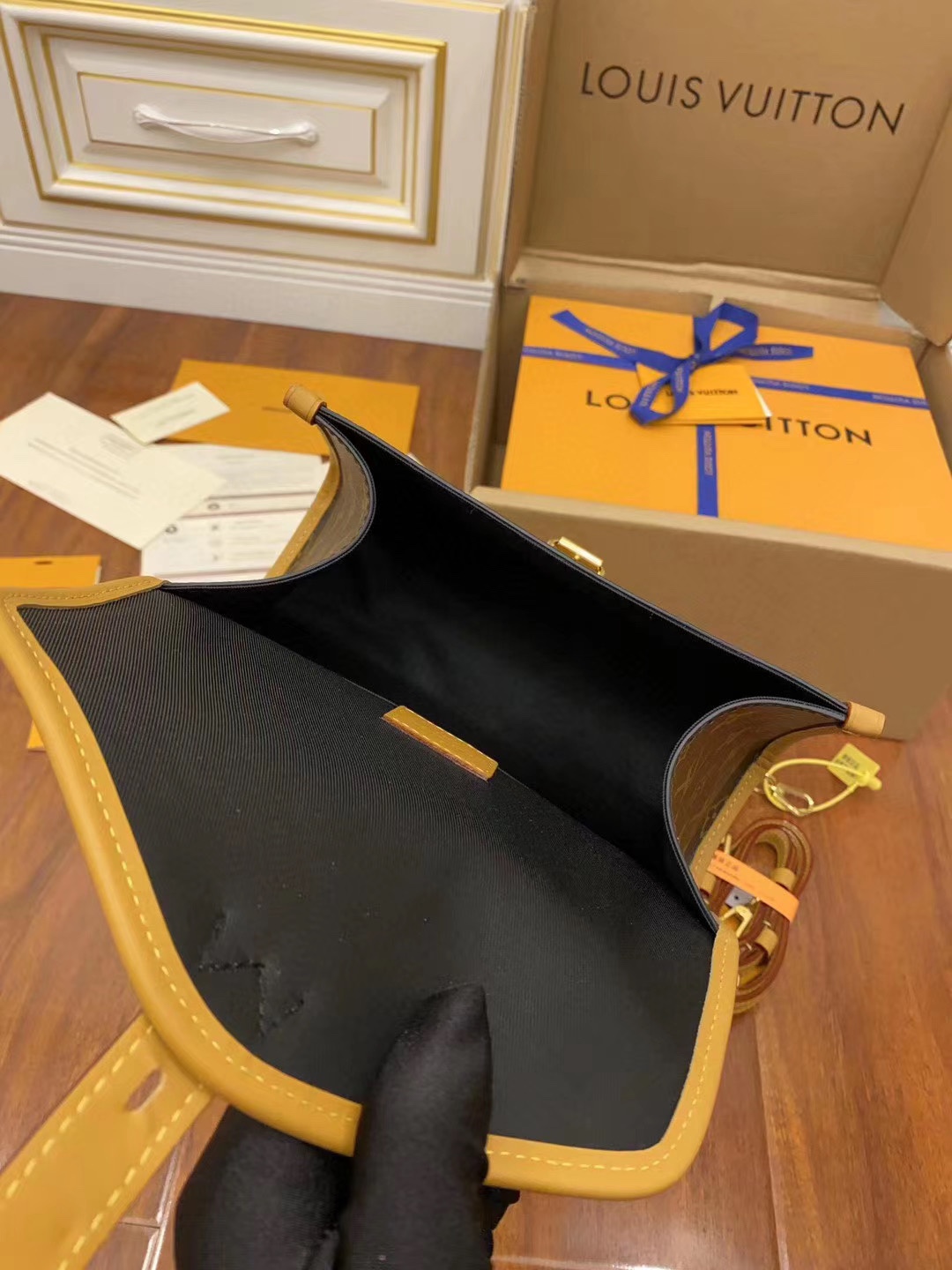  特级  LOUIS VUITTON 路易威登 IVY 可拆卸肩带 可调节   翻盖  牛皮革 斜挎包 单肩包 双肩包 手提包 棕色 M44919