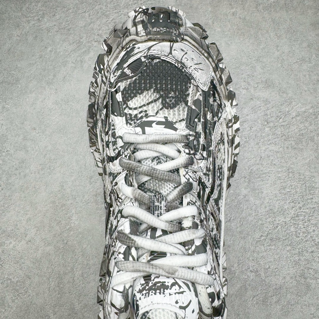  Balenciaga 巴黎世家 Defender 时尚 复古做旧 轮胎鞋 老爹鞋 波鞋 男鞋 女鞋 鞋面穿环 涂鸦黑白   685613W2RG19010