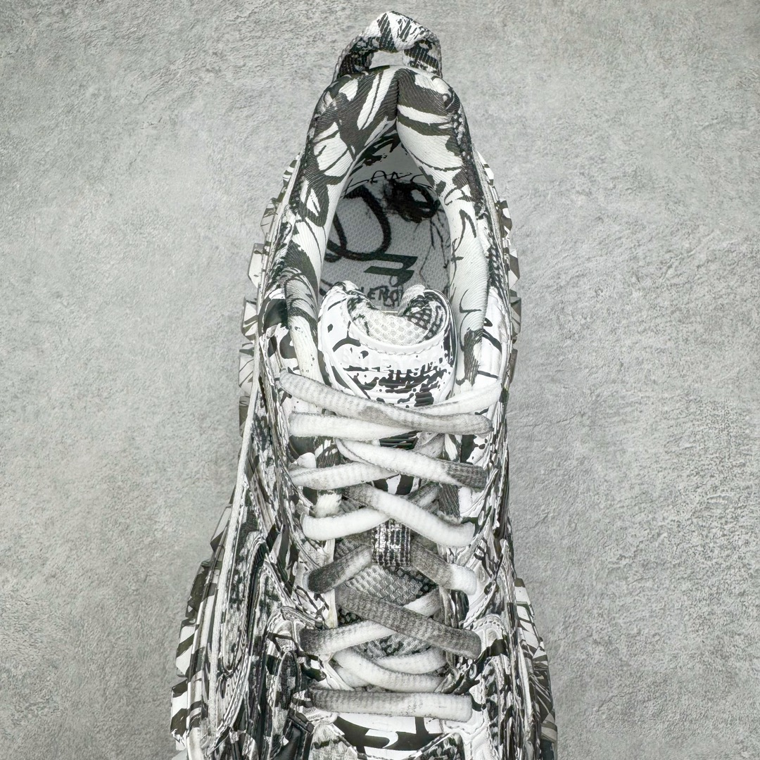 Balenciaga 巴黎世家 Defender 时尚 复古做旧 轮胎鞋 老爹鞋 波鞋 男鞋 女鞋 鞋面穿环 涂鸦黑白   685613W2RG19010