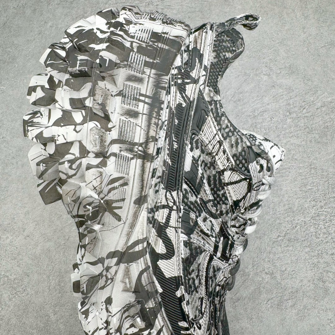 Balenciaga 巴黎世家 Defender 时尚 复古做旧 轮胎鞋 老爹鞋 波鞋 男鞋 女鞋 鞋面穿环 涂鸦黑白   685613W2RG19010