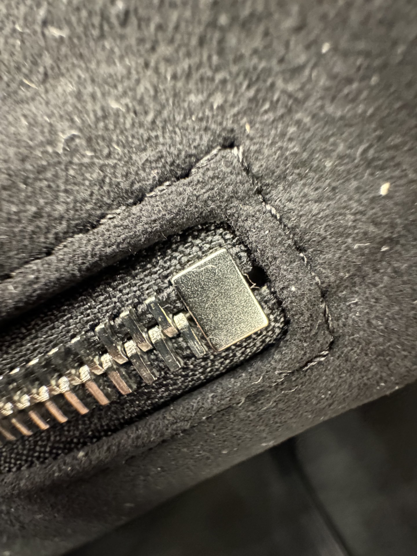  特级  LOUIS VUITTON 路易威登Carryall Cargo MM可拆卸肩带 可调节   翻盖  牛皮革 斜挎包 单肩包 双肩包 手提包 黑色 M25143