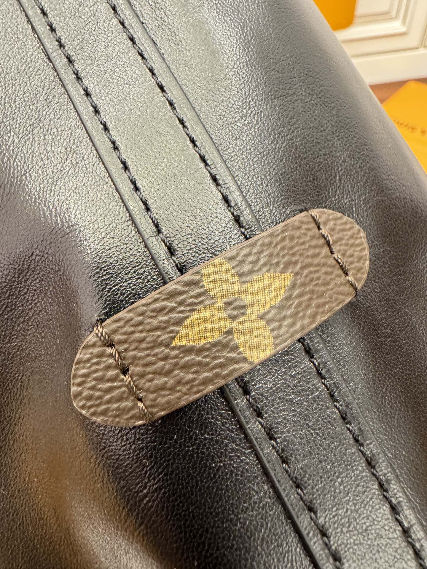  特级  LOUIS VUITTON 路易威登Carryall Cargo MM可拆卸肩带 可调节   翻盖  牛皮革 斜挎包 单肩包 双肩包 手提包 黑色 M25143