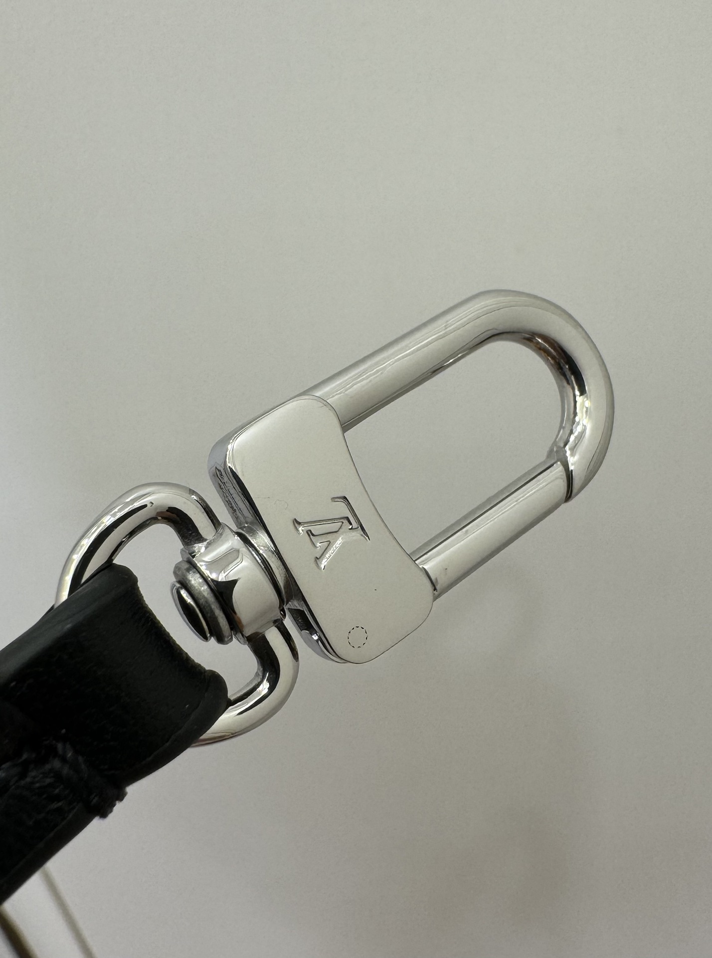  特级  LOUIS VUITTON 路易威登Carryall Cargo MM可拆卸肩带 可调节   翻盖  牛皮革 斜挎包 单肩包 双肩包 手提包 黑色 M25143