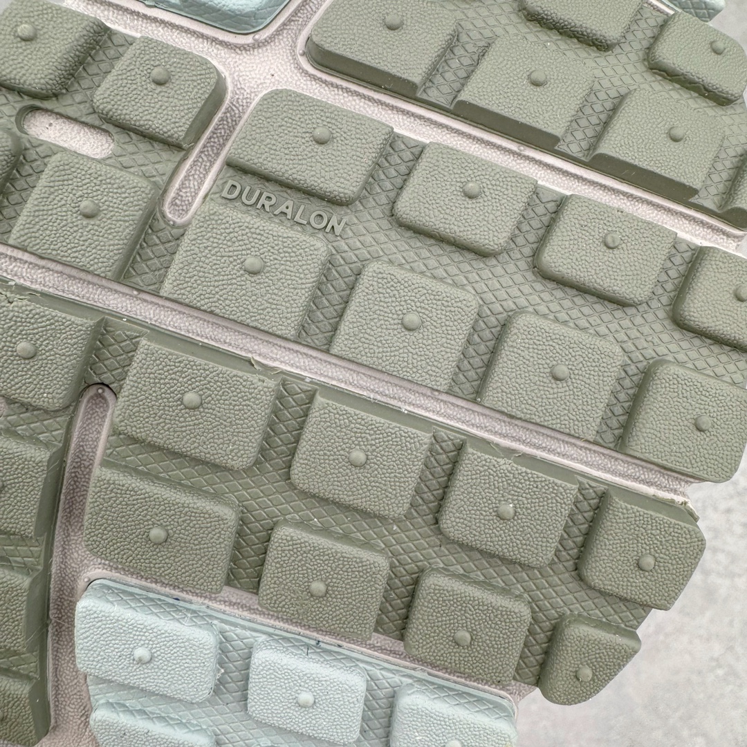  新版   Nike Air Zoom Vomero 5  前后气垫 低筒 防滑舒适 跑步鞋 运动鞋 男鞋 女鞋 波鞋 FZ3653-104