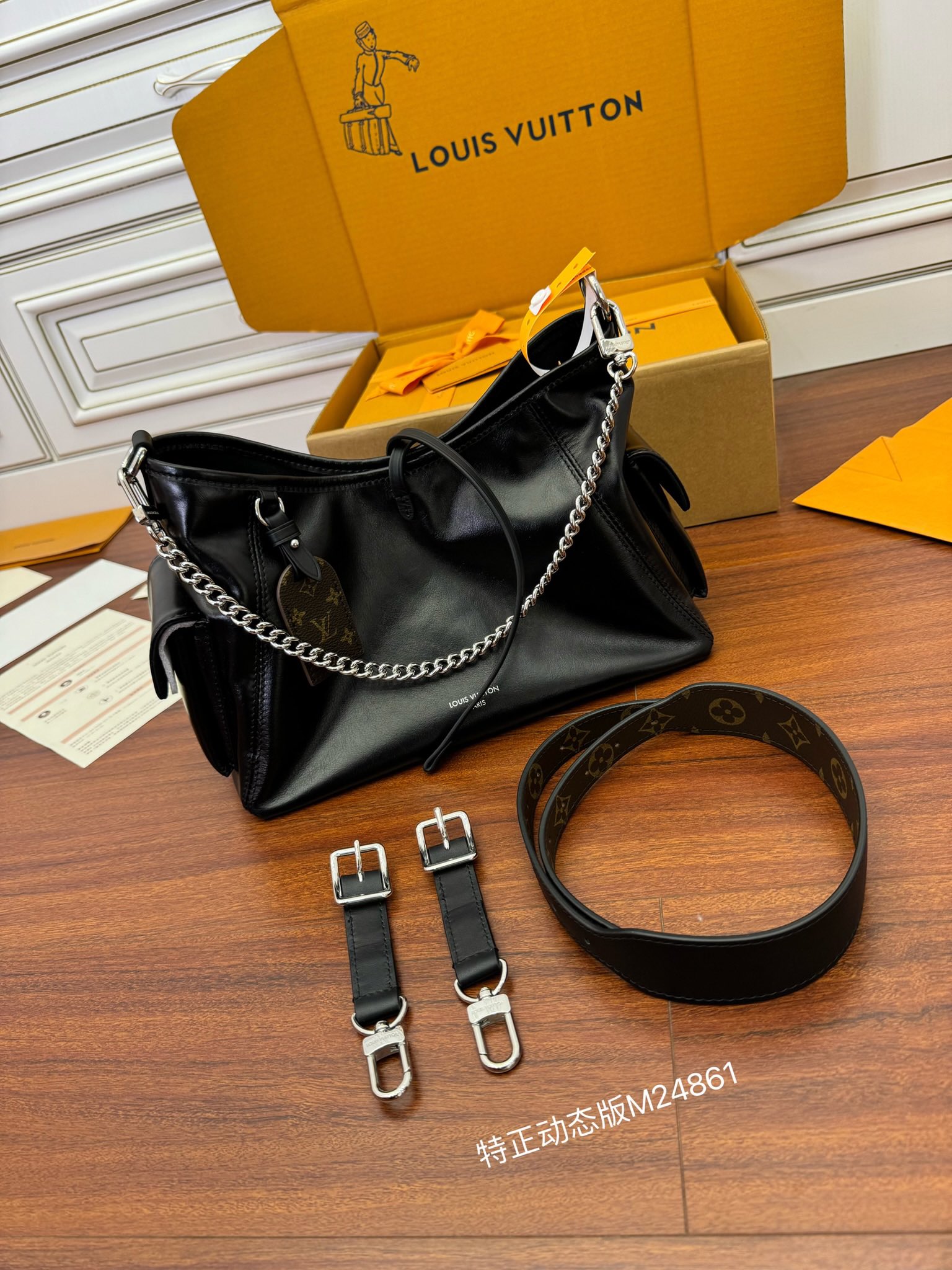 特级  LOUIS VUITTON 路易威登Carryall Cargo MM可拆卸肩带 可调节   翻盖  牛皮革 斜挎包 单肩包 双肩包 手提包 黑色 M25143