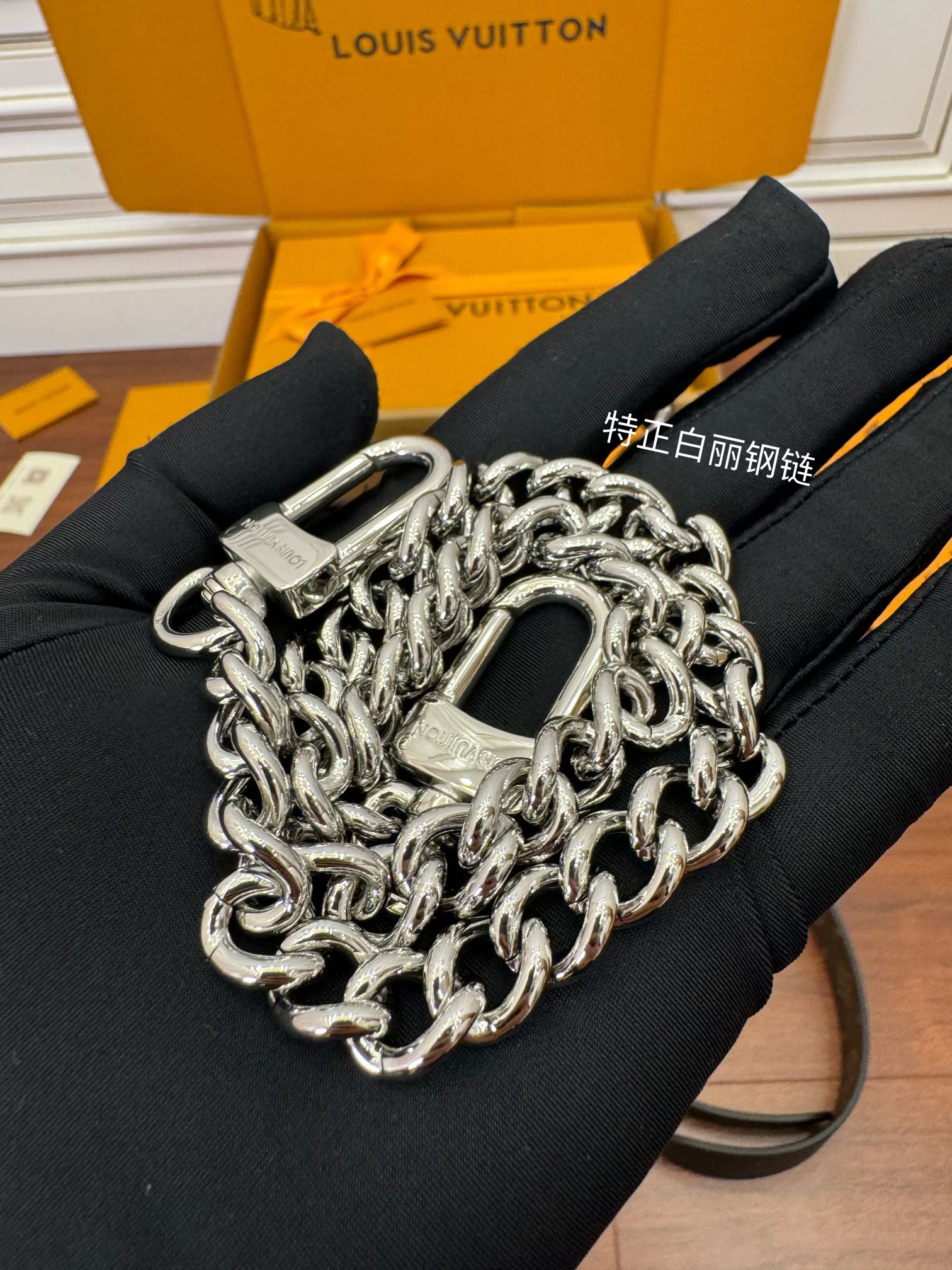  特级  LOUIS VUITTON 路易威登Carryall Cargo MM可拆卸肩带 可调节   翻盖  牛皮革 斜挎包 单肩包 双肩包 手提包 黑色 M25143