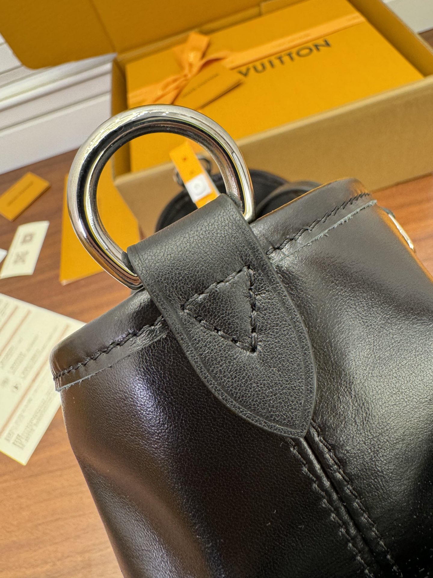  特级  LOUIS VUITTON 路易威登Carryall Cargo MM可拆卸肩带 可调节   翻盖  牛皮革 斜挎包 单肩包 双肩包 手提包 黑色 M25143