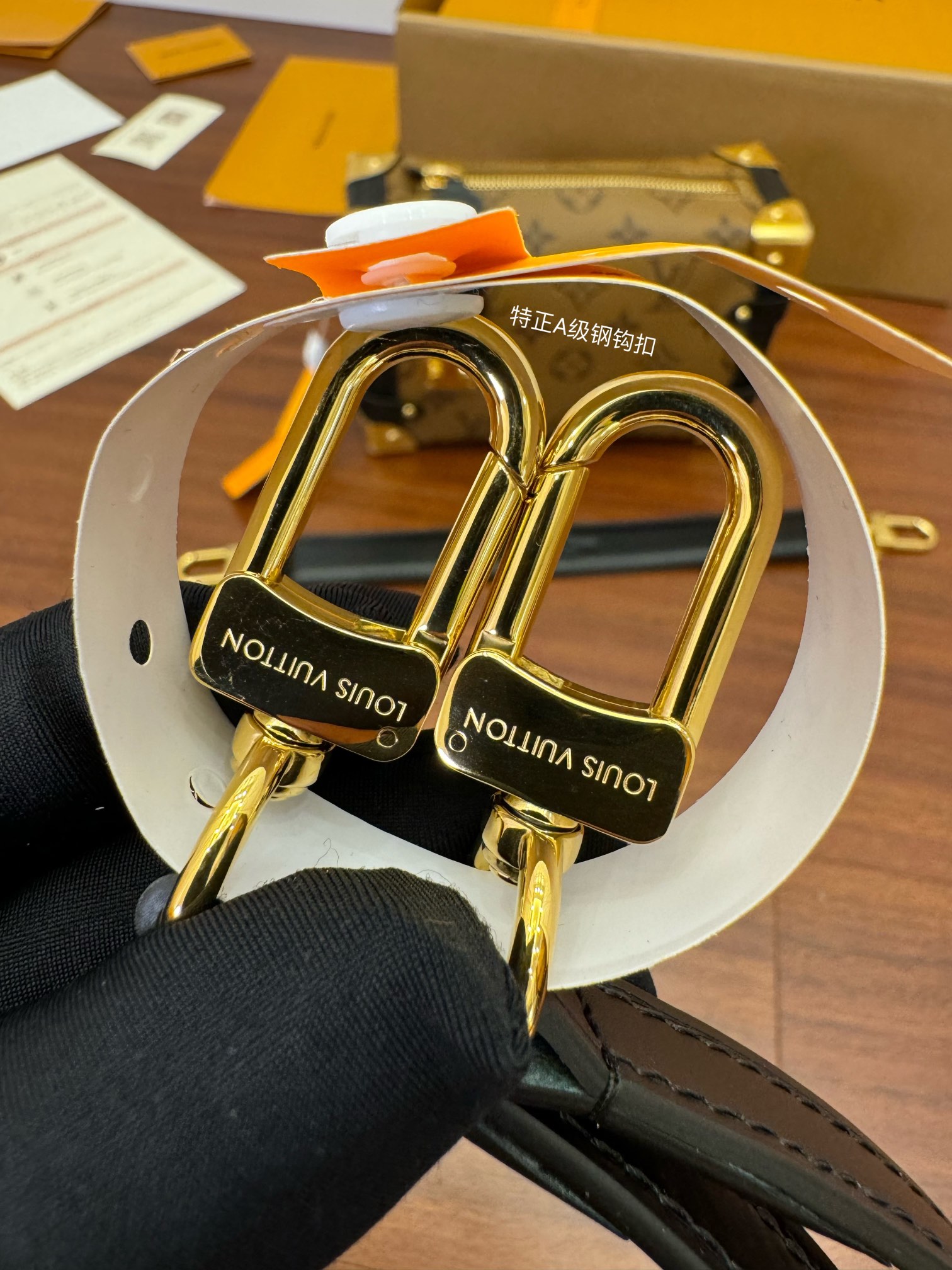 特级  LOUIS VUITTON 路易威登 Trunk 可拆卸肩带 可调节   翻盖  牛皮革 斜挎包 单肩包 双肩包 手提包 盒子包 黑色拼棕色 M47139