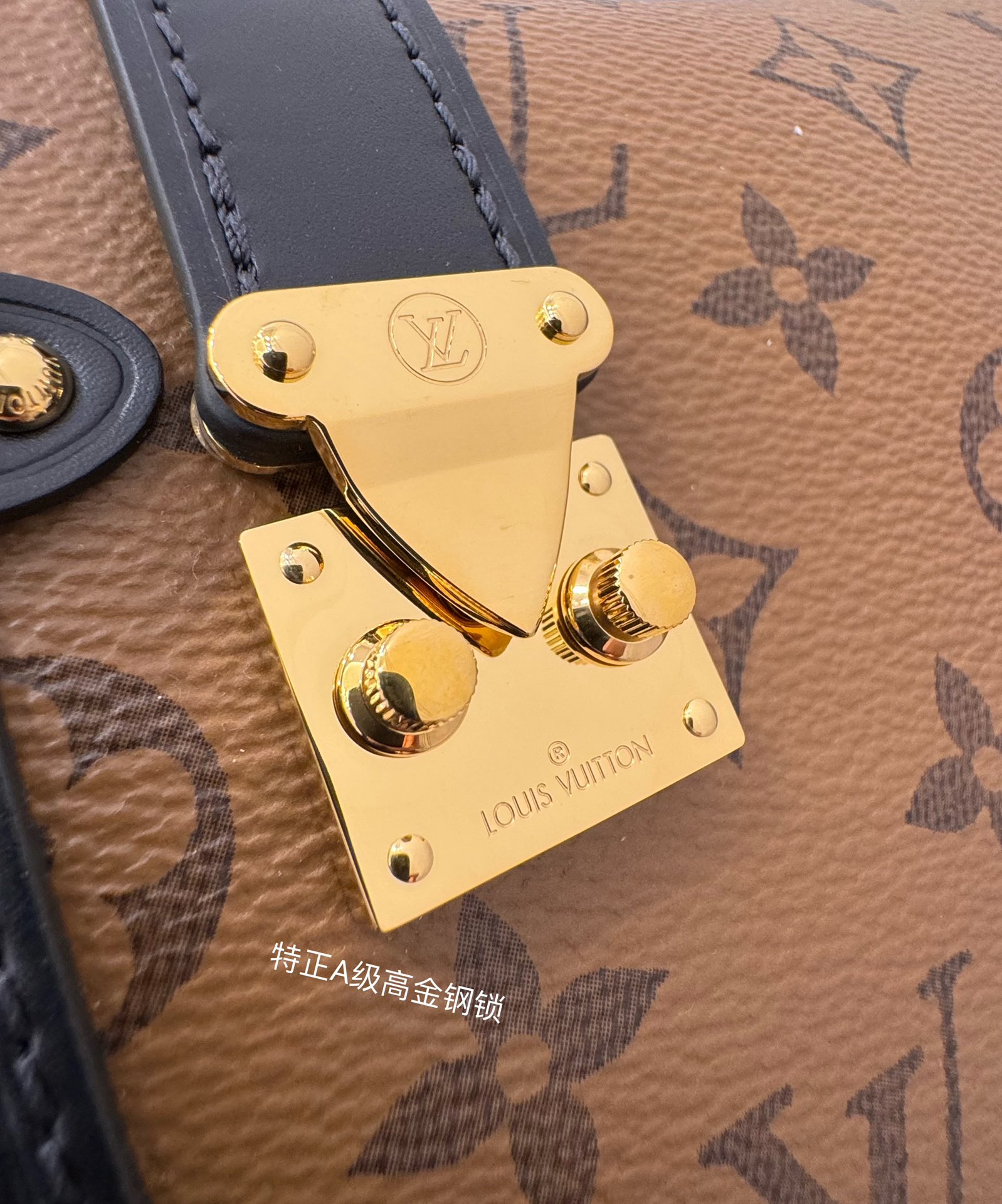 特级  LOUIS VUITTON 路易威登 Trunk 可拆卸肩带 可调节   翻盖  牛皮革 斜挎包 单肩包 双肩包 手提包 盒子包 黑色拼棕色 M47139