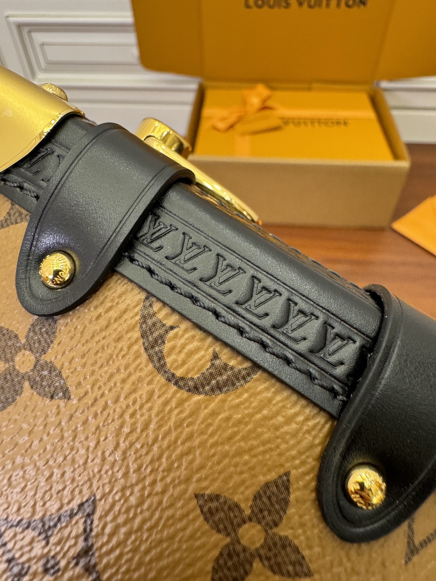 特级  LOUIS VUITTON 路易威登 Trunk 可拆卸肩带 可调节   翻盖  牛皮革 斜挎包 单肩包 双肩包 手提包 盒子包 黑色拼棕色 M47139