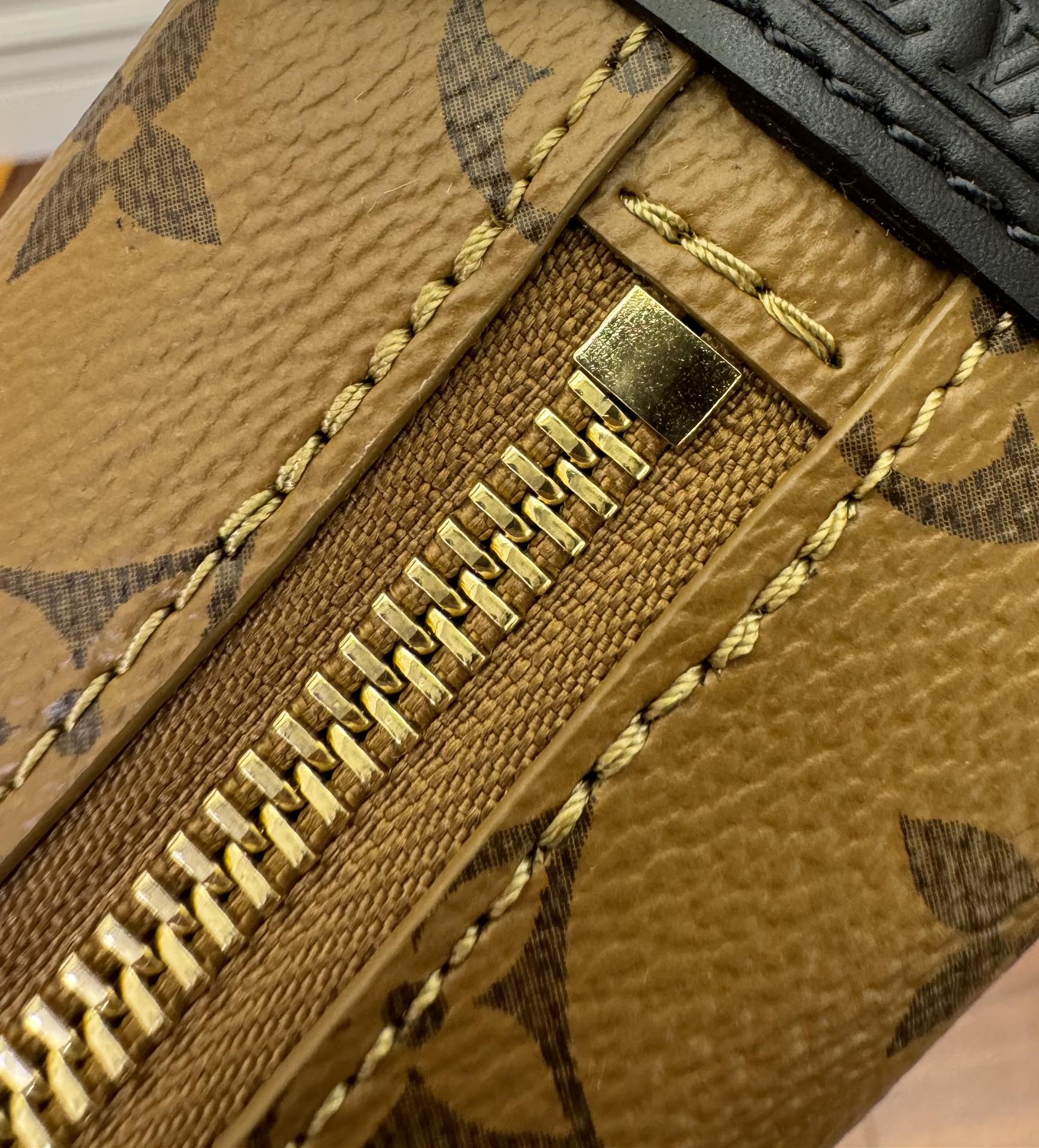 特级  LOUIS VUITTON 路易威登 Trunk 可拆卸肩带 可调节   翻盖  牛皮革 斜挎包 单肩包 双肩包 手提包 盒子包 黑色拼棕色 M47139