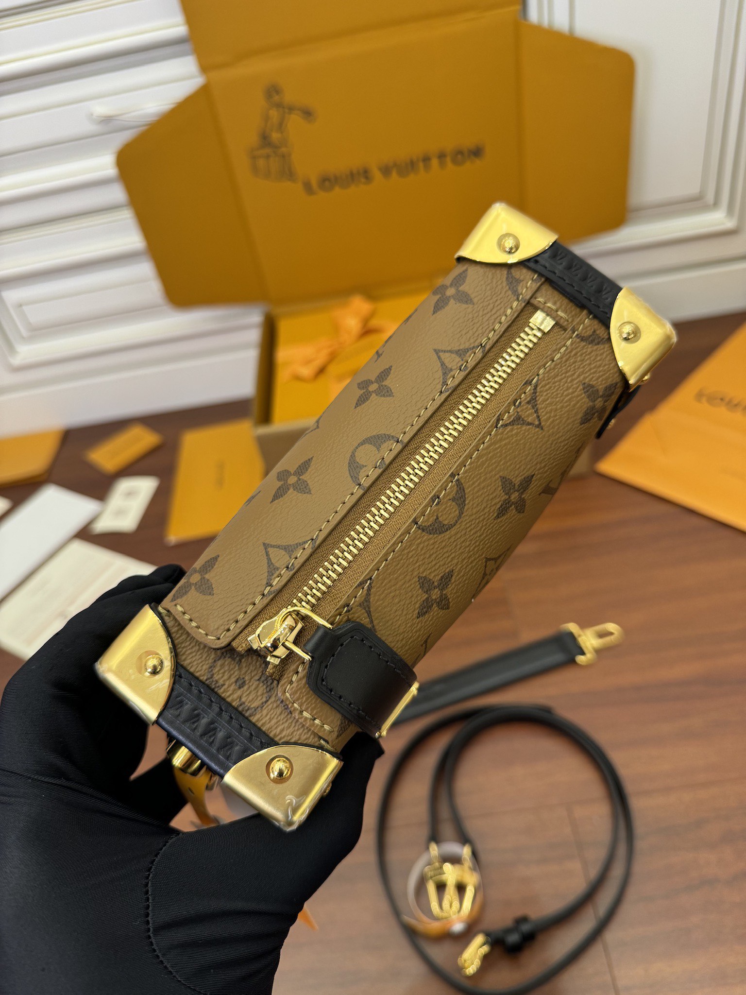 特级  LOUIS VUITTON 路易威登 Trunk 可拆卸肩带 可调节   翻盖  牛皮革 斜挎包 单肩包 双肩包 手提包 盒子包 黑色拼棕色 M47139