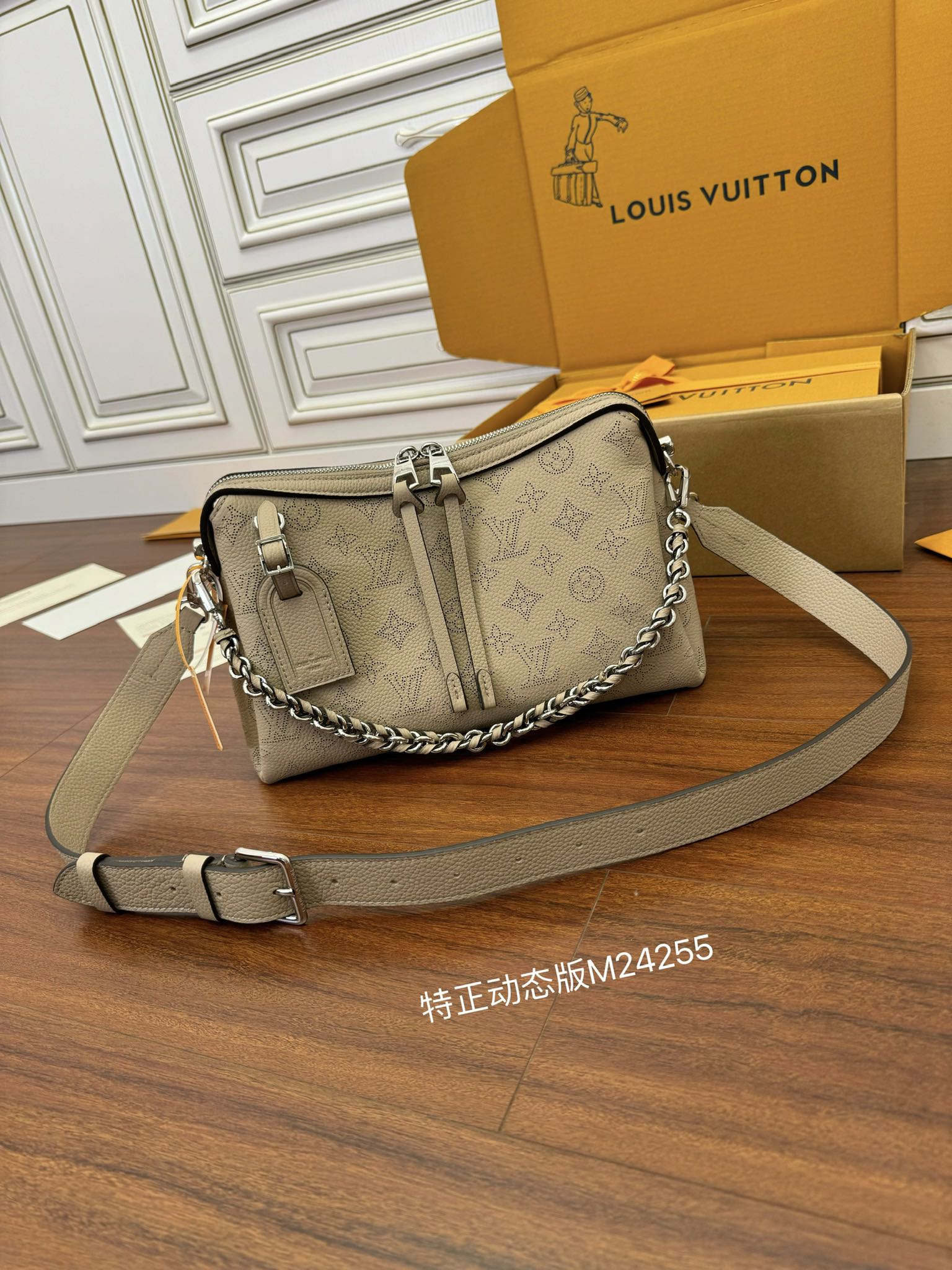 特级  LOUIS VUITTON 路易威登NewBag HAND可拆卸肩带 可调节   翻盖  牛皮革 斜挎包 单肩包 双肩包 手提包 盒子包 黑色拼棕色 M47139