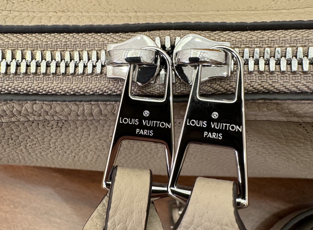 特级  LOUIS VUITTON 路易威登NewBag HAND可拆卸肩带 可调节   翻盖  牛皮革 斜挎包 单肩包 双肩包 手提包 盒子包 黑色拼棕色 M47139