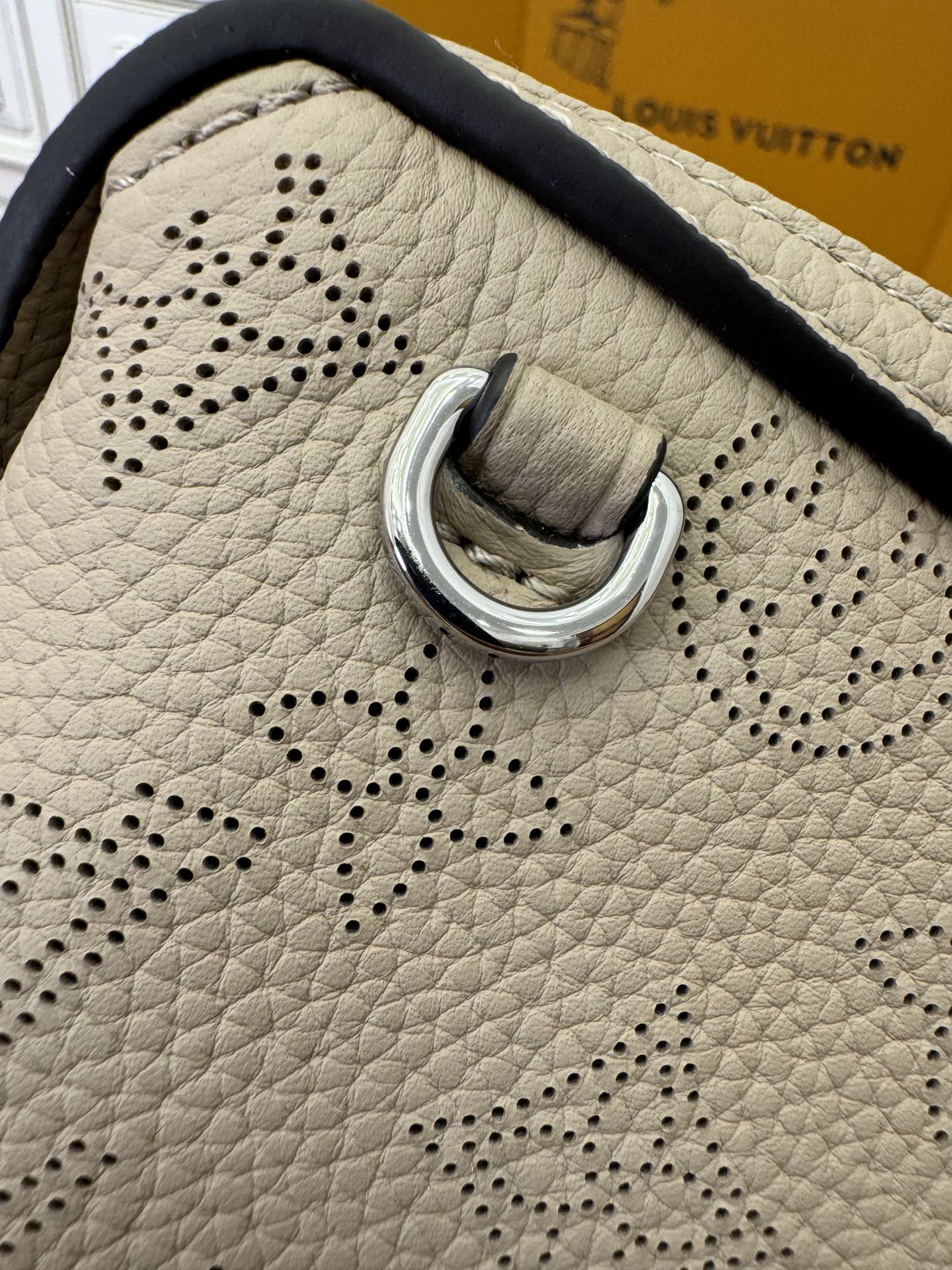 特级  LOUIS VUITTON 路易威登NewBag HAND可拆卸肩带 可调节   翻盖  牛皮革 斜挎包 单肩包 双肩包 手提包 盒子包 黑色拼棕色 M47139
