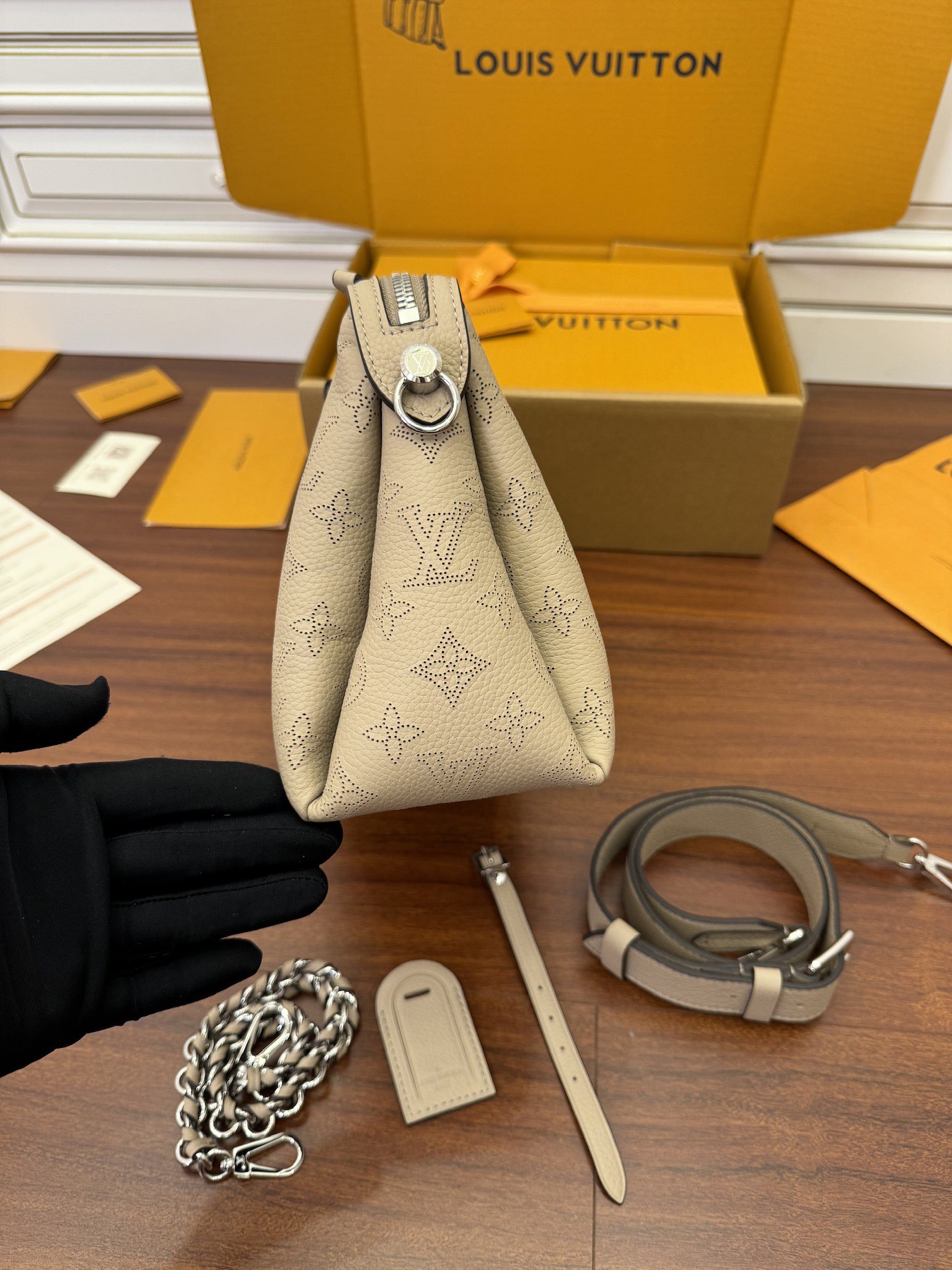 特级  LOUIS VUITTON 路易威登NewBag HAND可拆卸肩带 可调节   翻盖  牛皮革 斜挎包 单肩包 双肩包 手提包 盒子包 黑色拼棕色 M47139