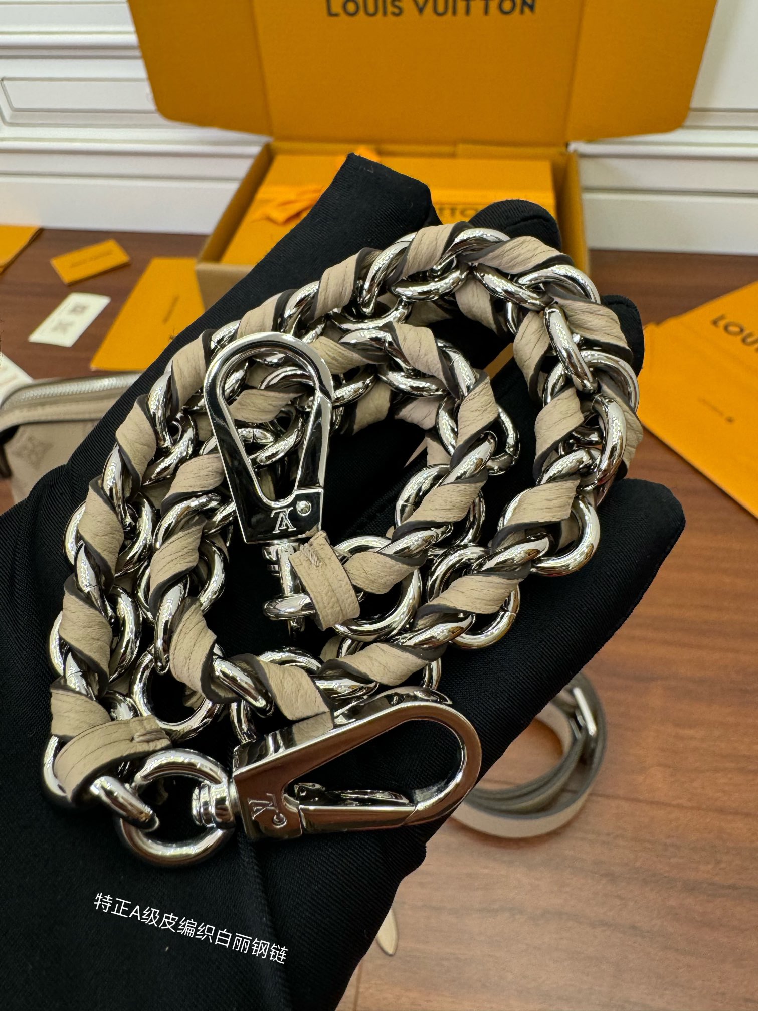 特级  LOUIS VUITTON 路易威登NewBag HAND可拆卸肩带 可调节   翻盖  牛皮革 斜挎包 单肩包 双肩包 手提包 盒子包 黑色拼棕色 M47139