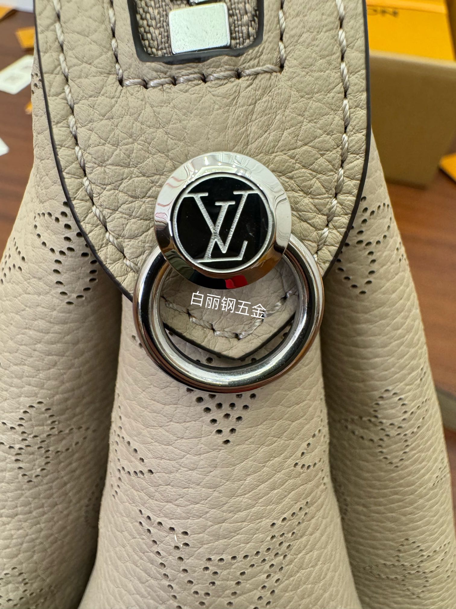 特级  LOUIS VUITTON 路易威登NewBag HAND可拆卸肩带 可调节   翻盖  牛皮革 斜挎包 单肩包 双肩包 手提包 盒子包 黑色拼棕色 M47139